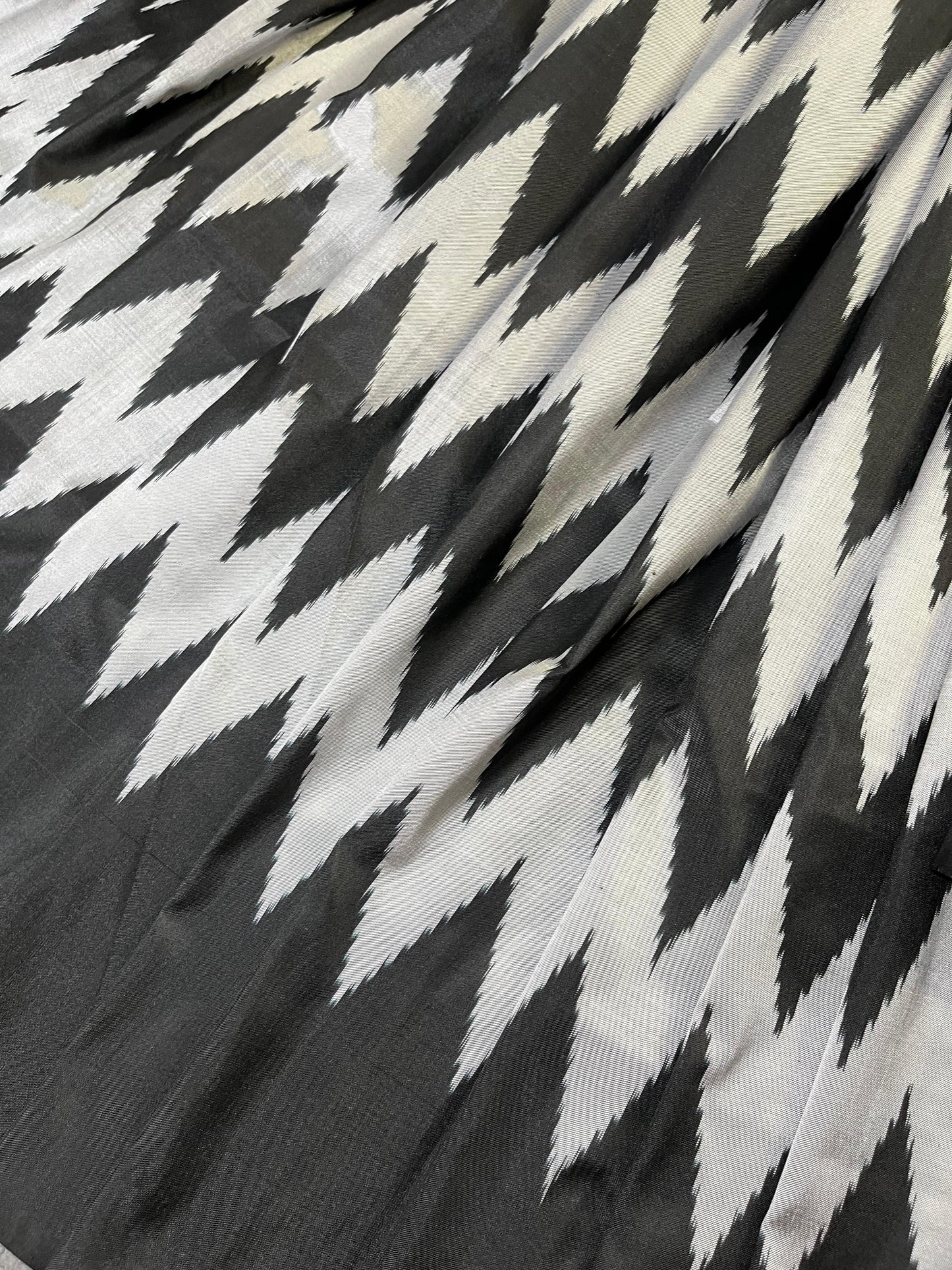 BLACK GREY SILK MPURE HANDLOOM IKKAT SAREE