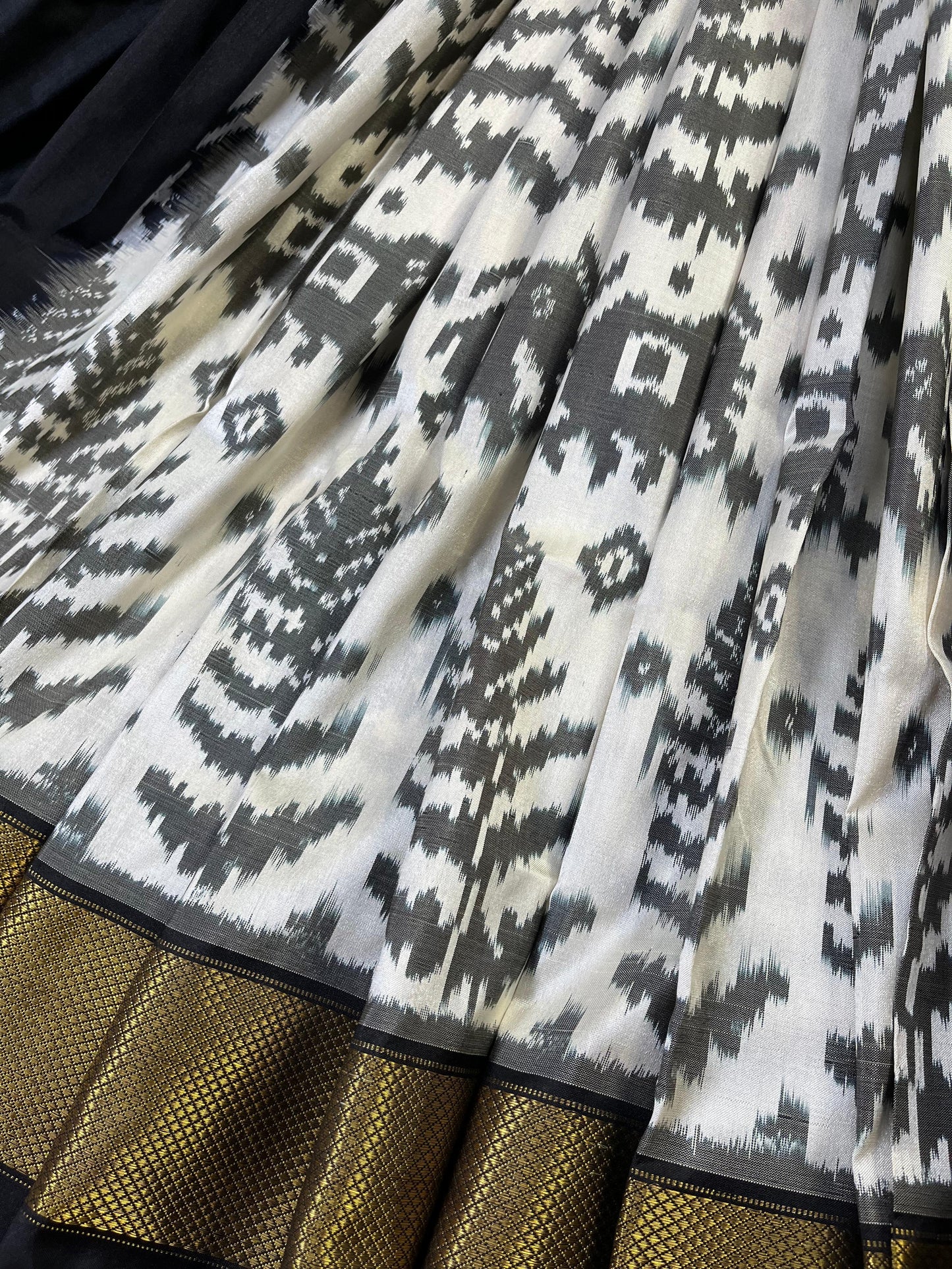 WHITE SILK PURE HANDLOOM IKKAT SAREE