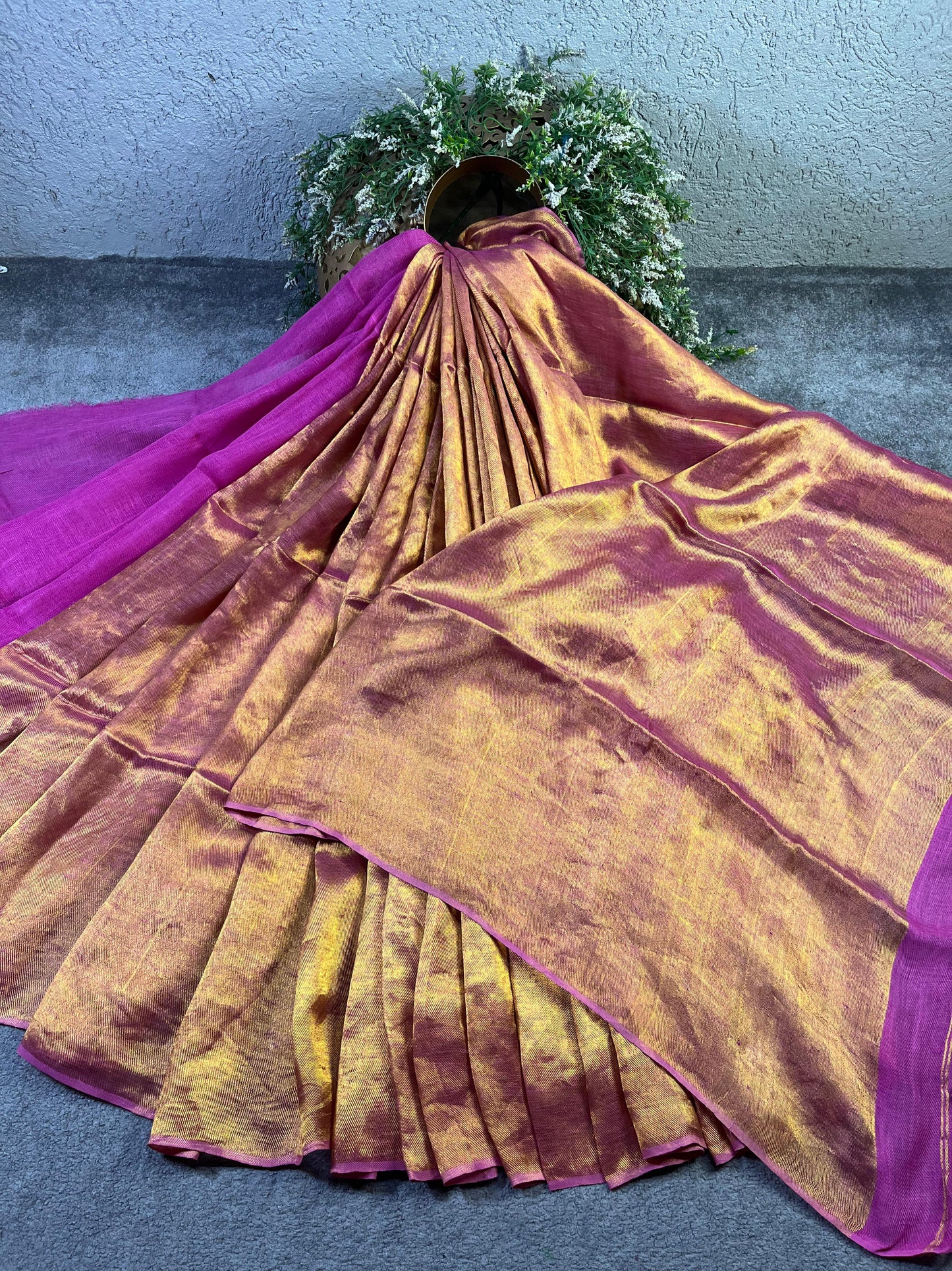 MAJENTA TWILL METALLIC PURE HANDLOOM LINEN SAREE