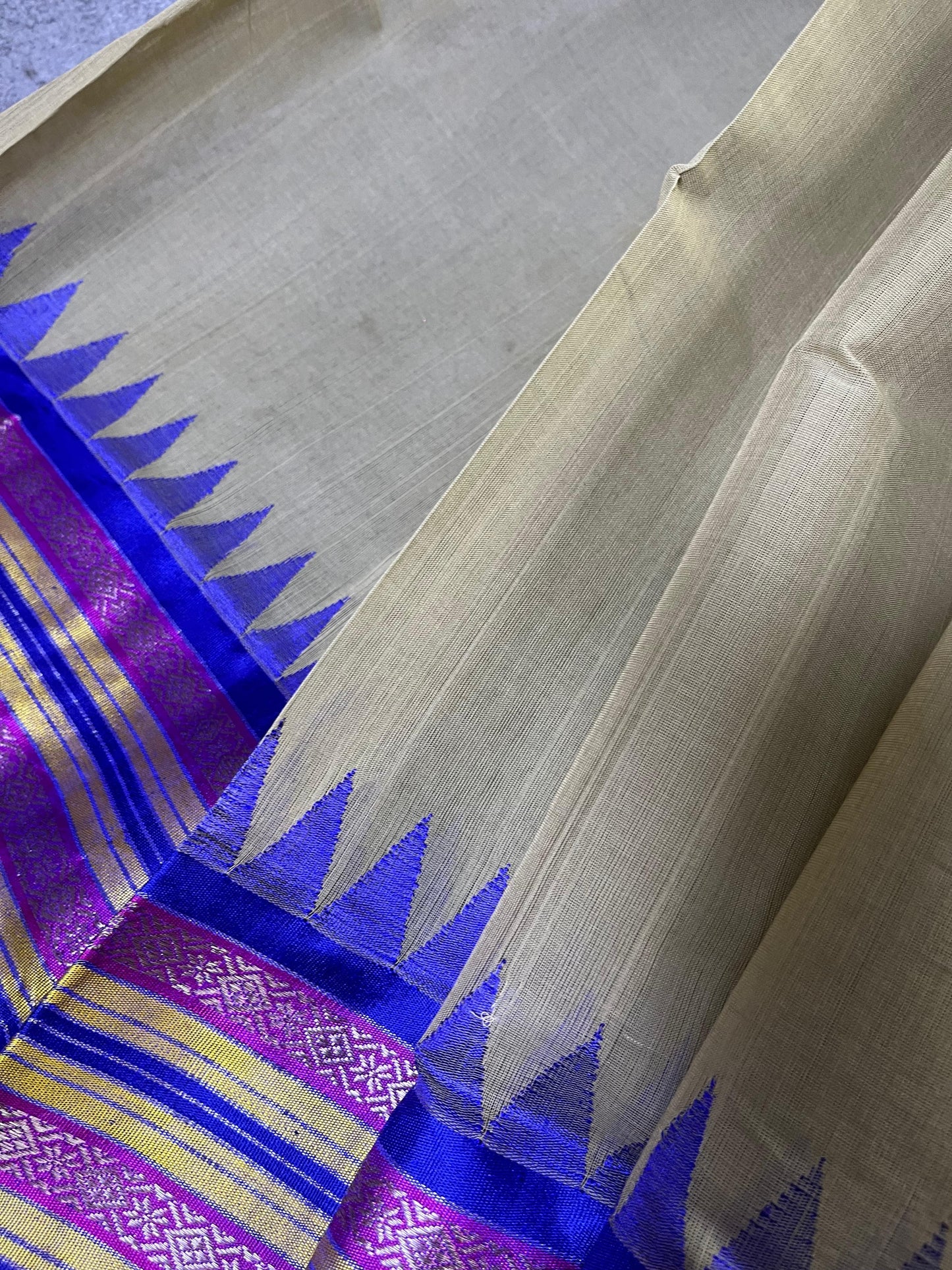 OLIVE GREEN PURE HANDLOOM PONDRU KHADI SAREE