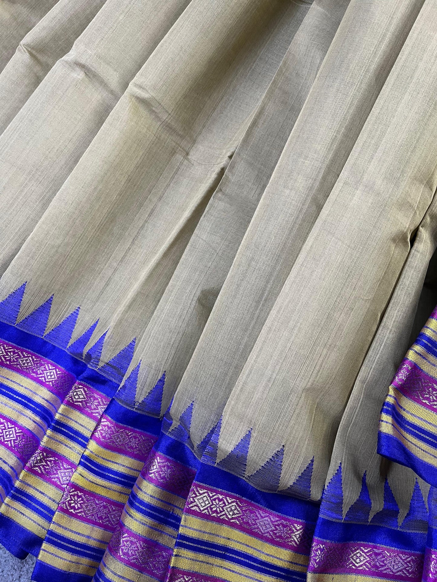 OLIVE GREEN PURE HANDLOOM PONDRU KHADI SAREE