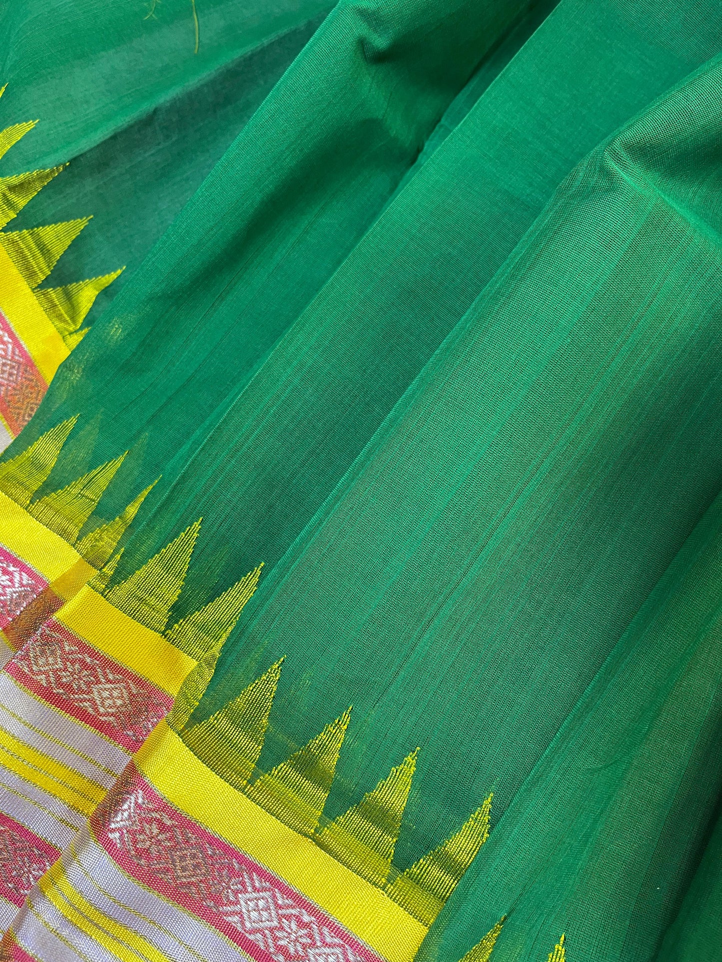 BOTTLE GREEN PURE HANDLOOM PONDRU KHADI SAREE