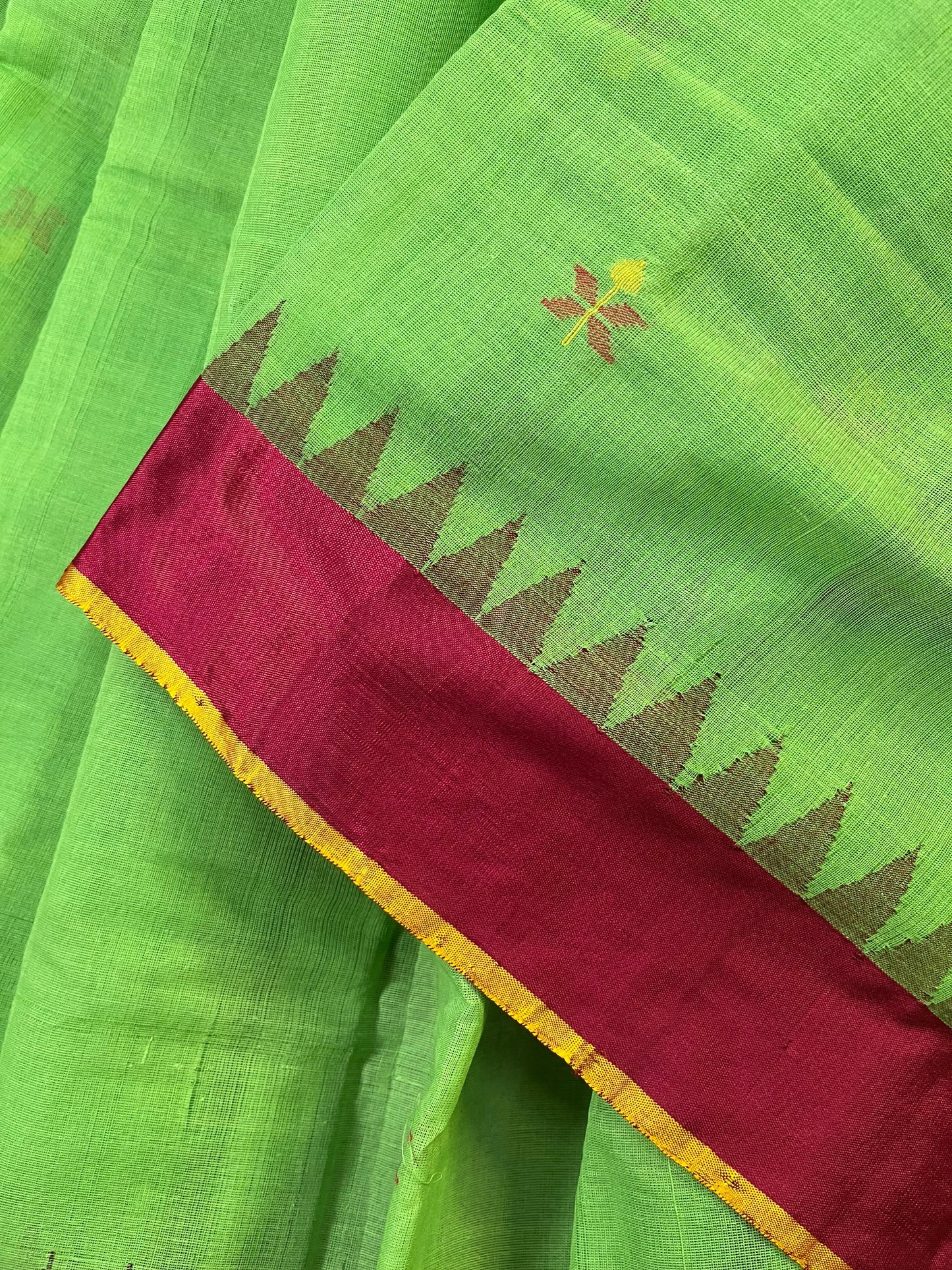GREEN PURE HANDLOOM PONDRU KHADI SAREE