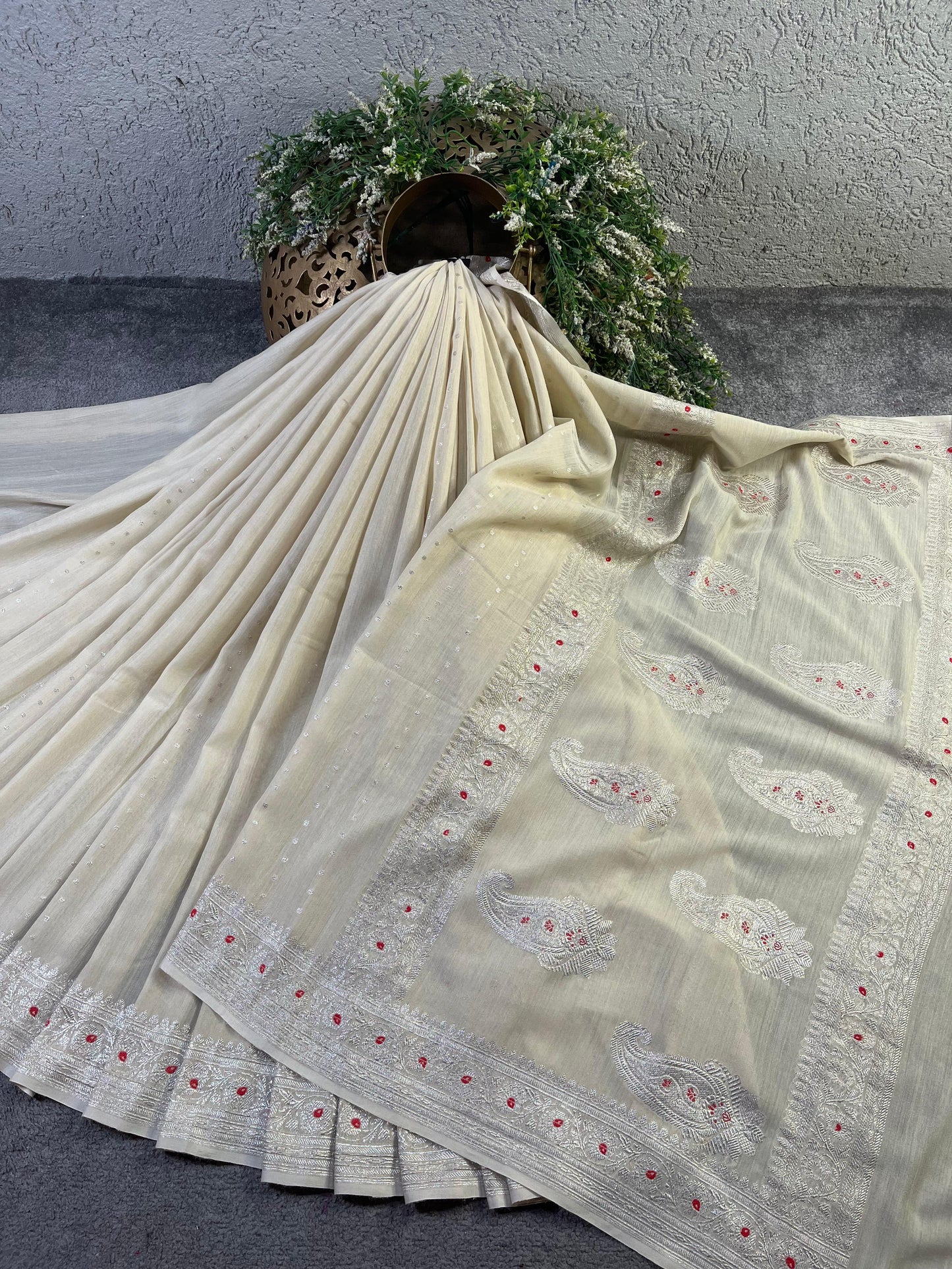 IVORY MUNGA PURE HANDLOOM BANARASI SAREE