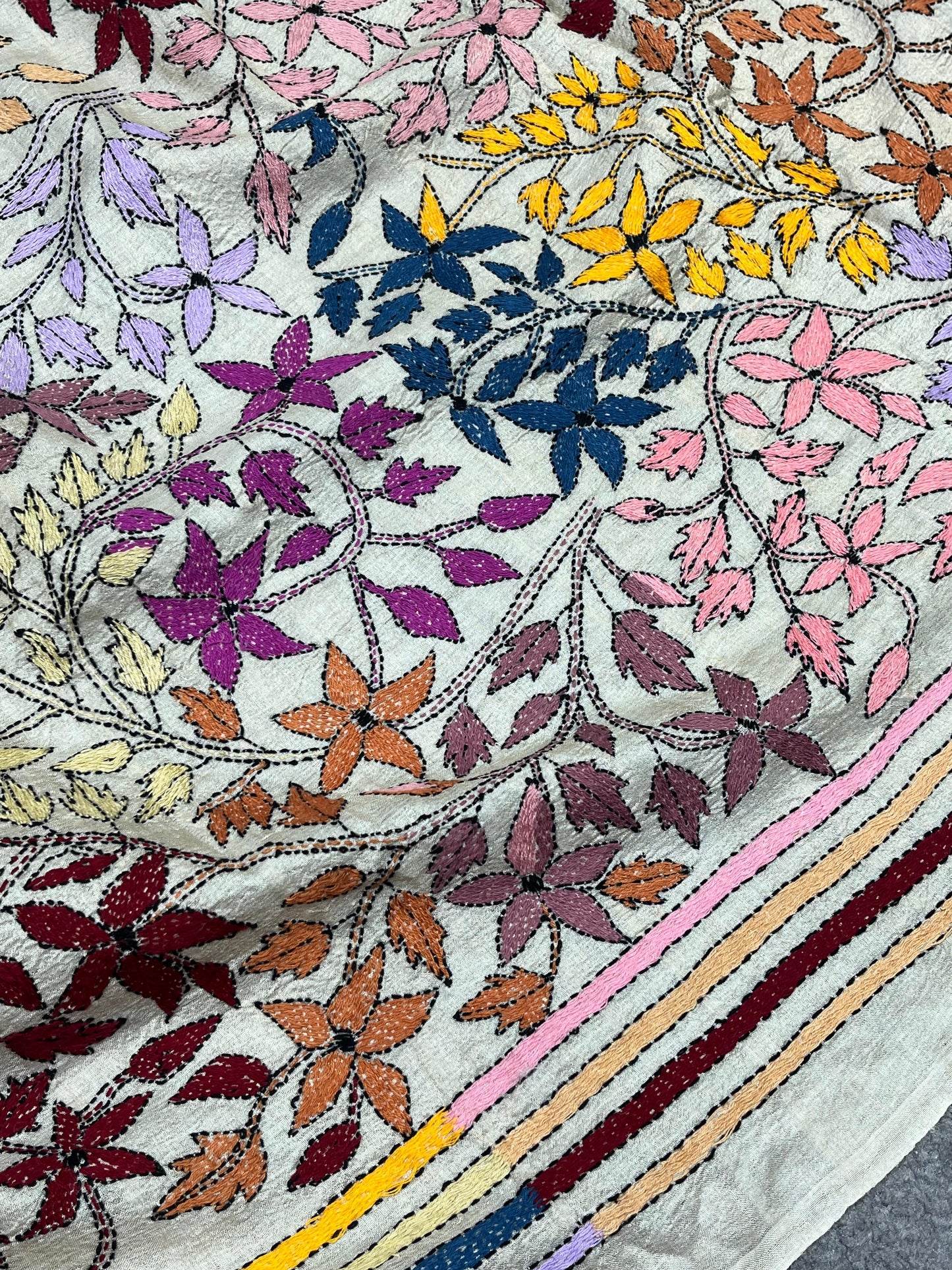 LIGHT BEIGE PURE HANDLOOM KANTHA DUPATTA