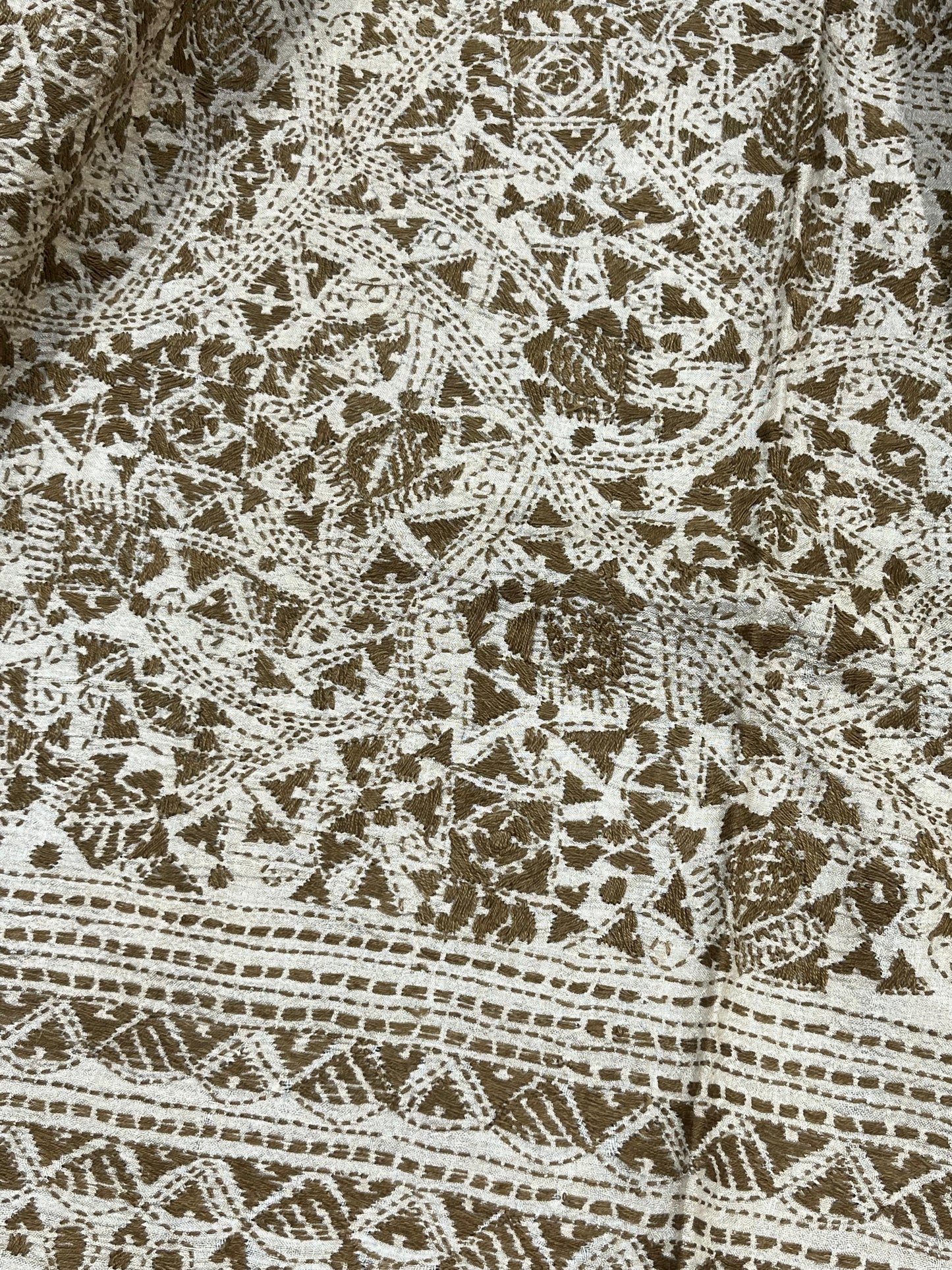 LIGHT BEIGE PURE HANDLOOM KANTHA DUPATTA
