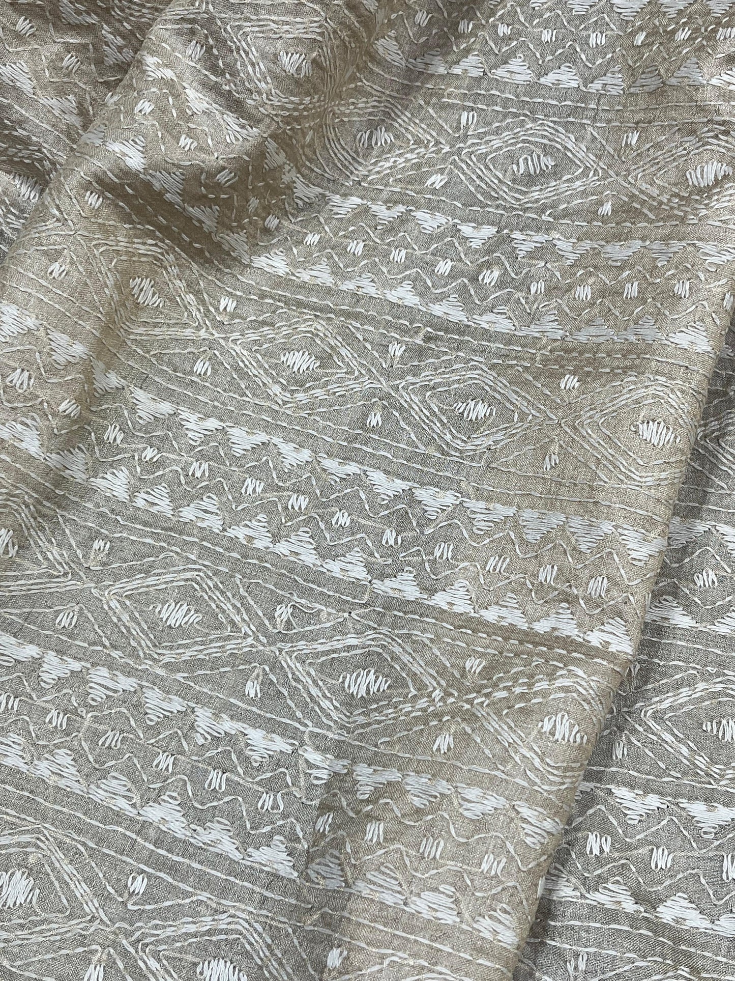 LIGHT BEIGE PURE HANDLOOM KANTHA DUPATTA