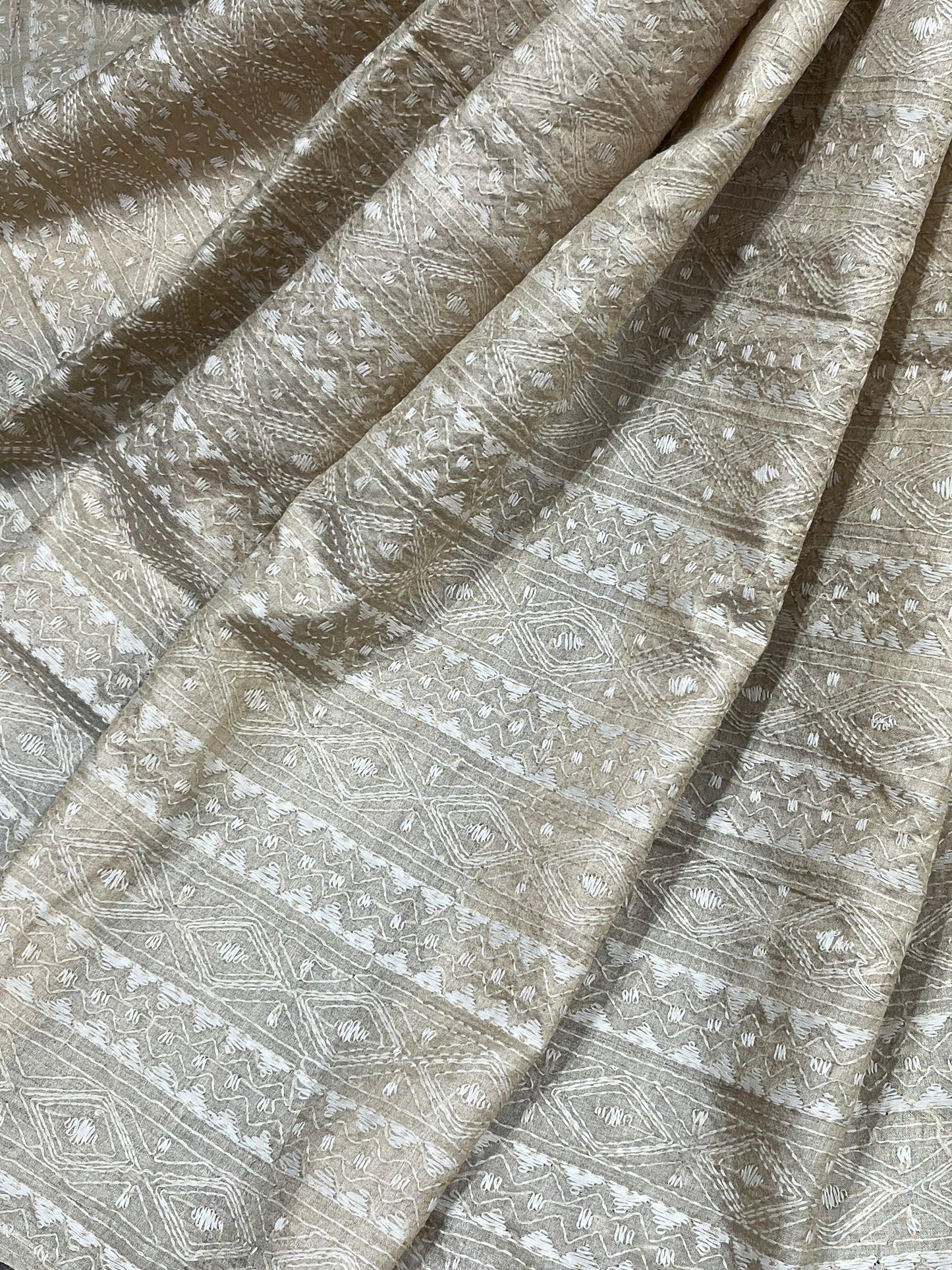 LIGHT BEIGE PURE HANDLOOM KANTHA DUPATTA