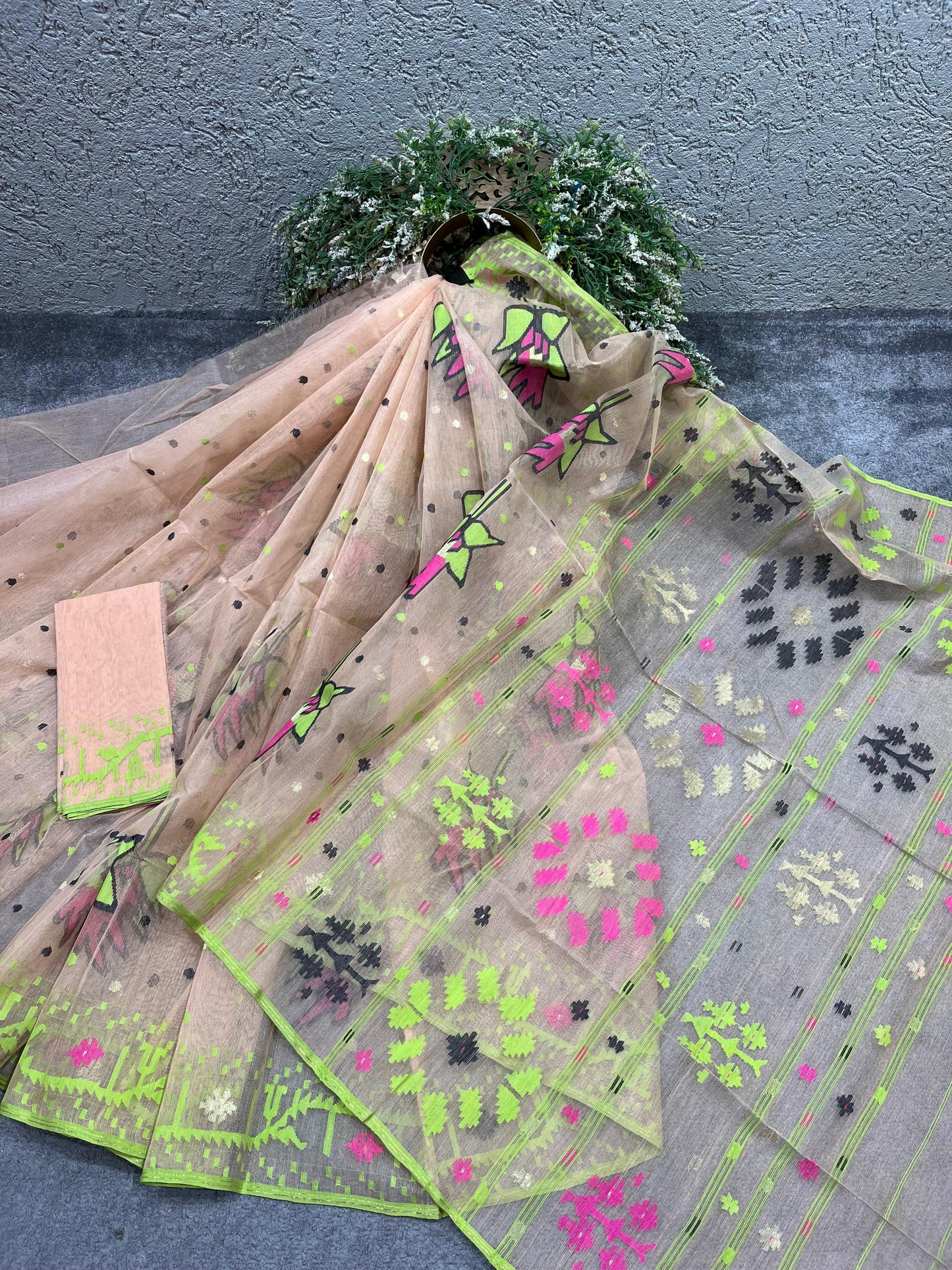 LIGHT PEACH PURE HANDLOOM DHAKAI JAMDANI SAREE