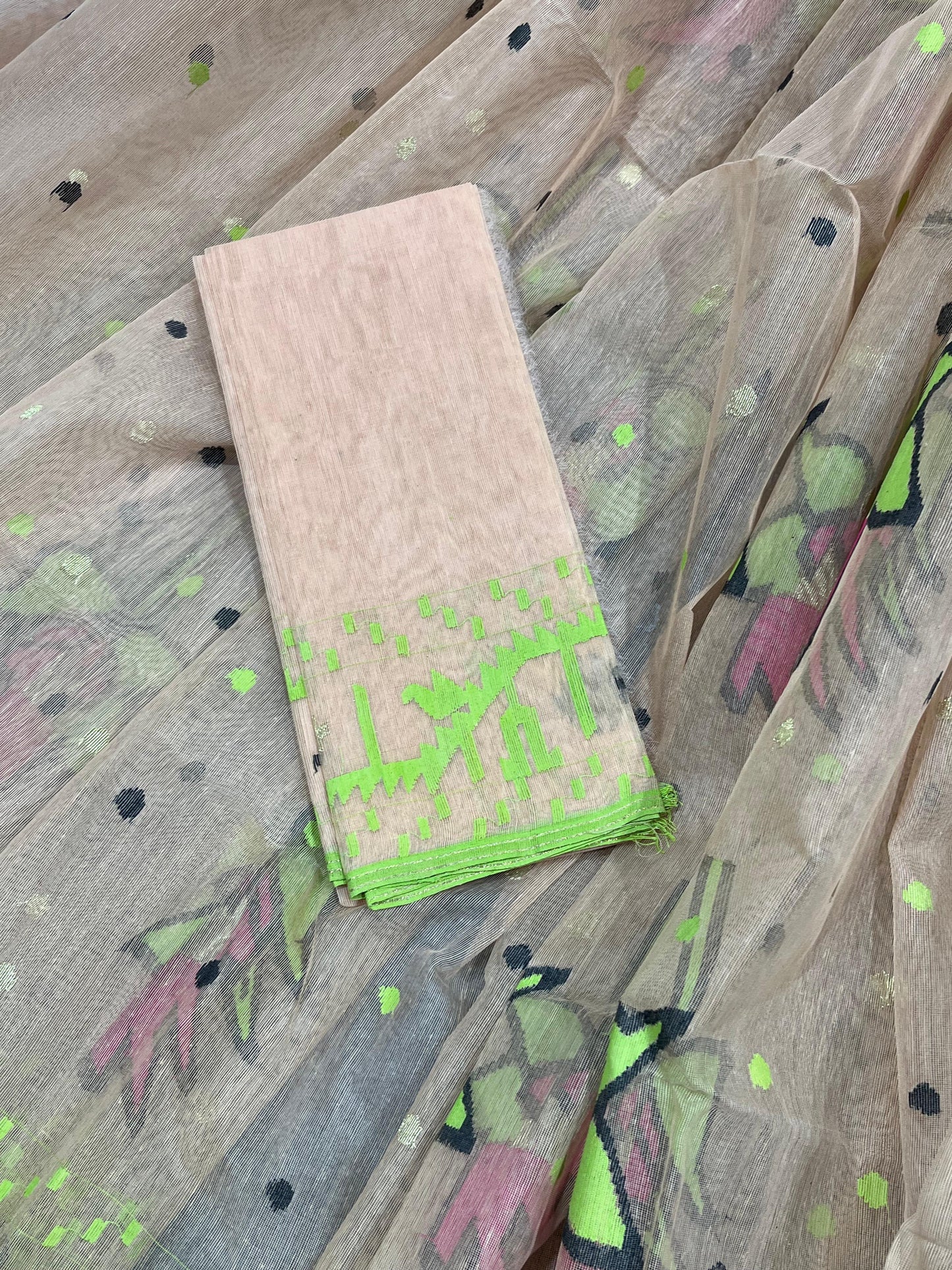 LIGHT PEACH PURE HANDLOOM DHAKAI JAMDANI SAREE