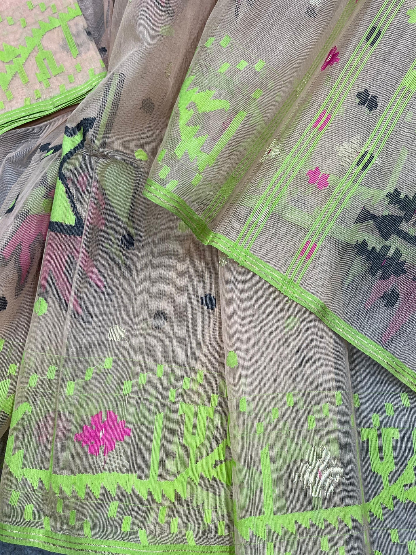 LIGHT PEACH PURE HANDLOOM DHAKAI JAMDANI SAREE