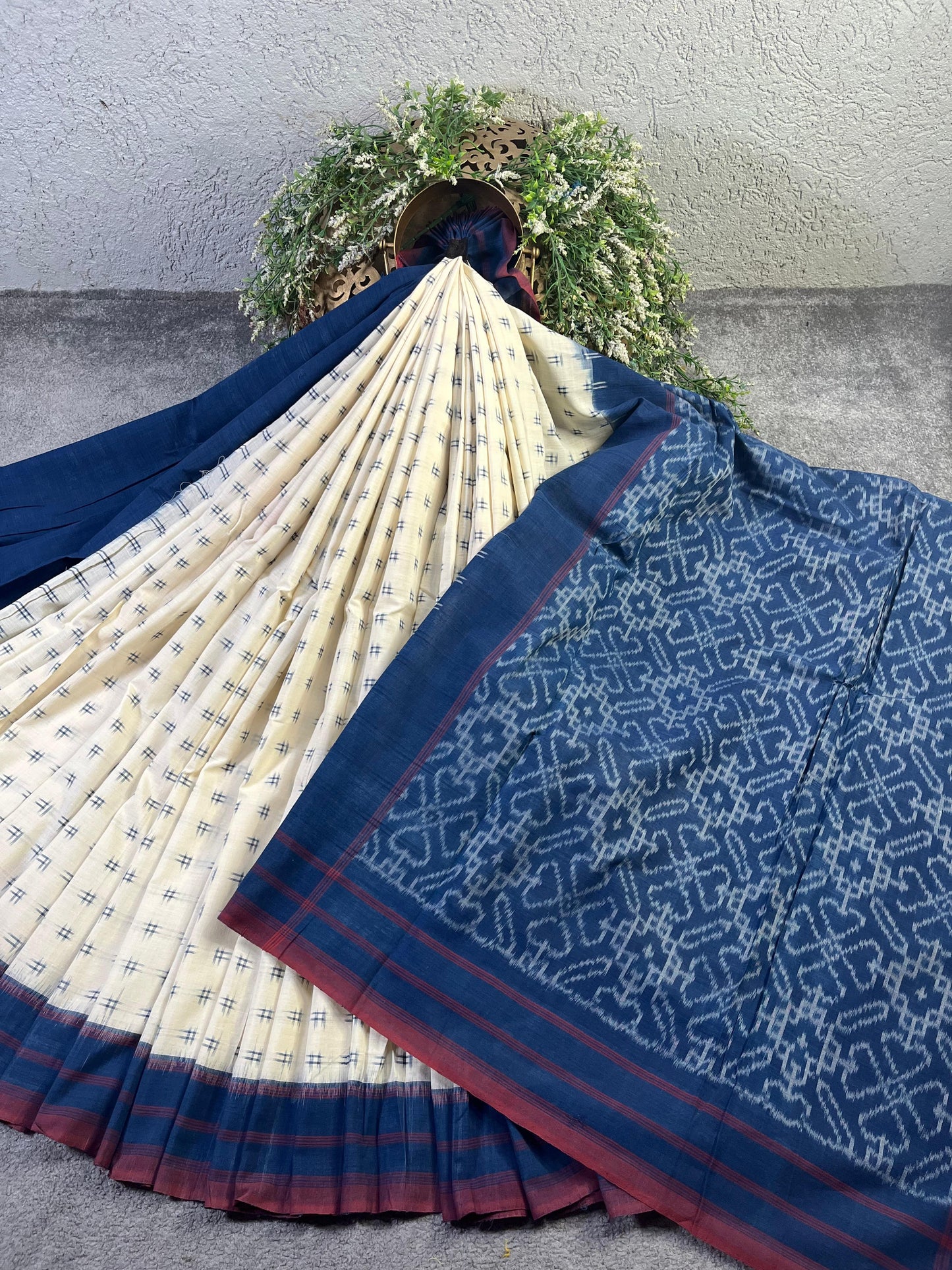 WHITE PURE HANDLOOM COTTON IKKAT SAREE