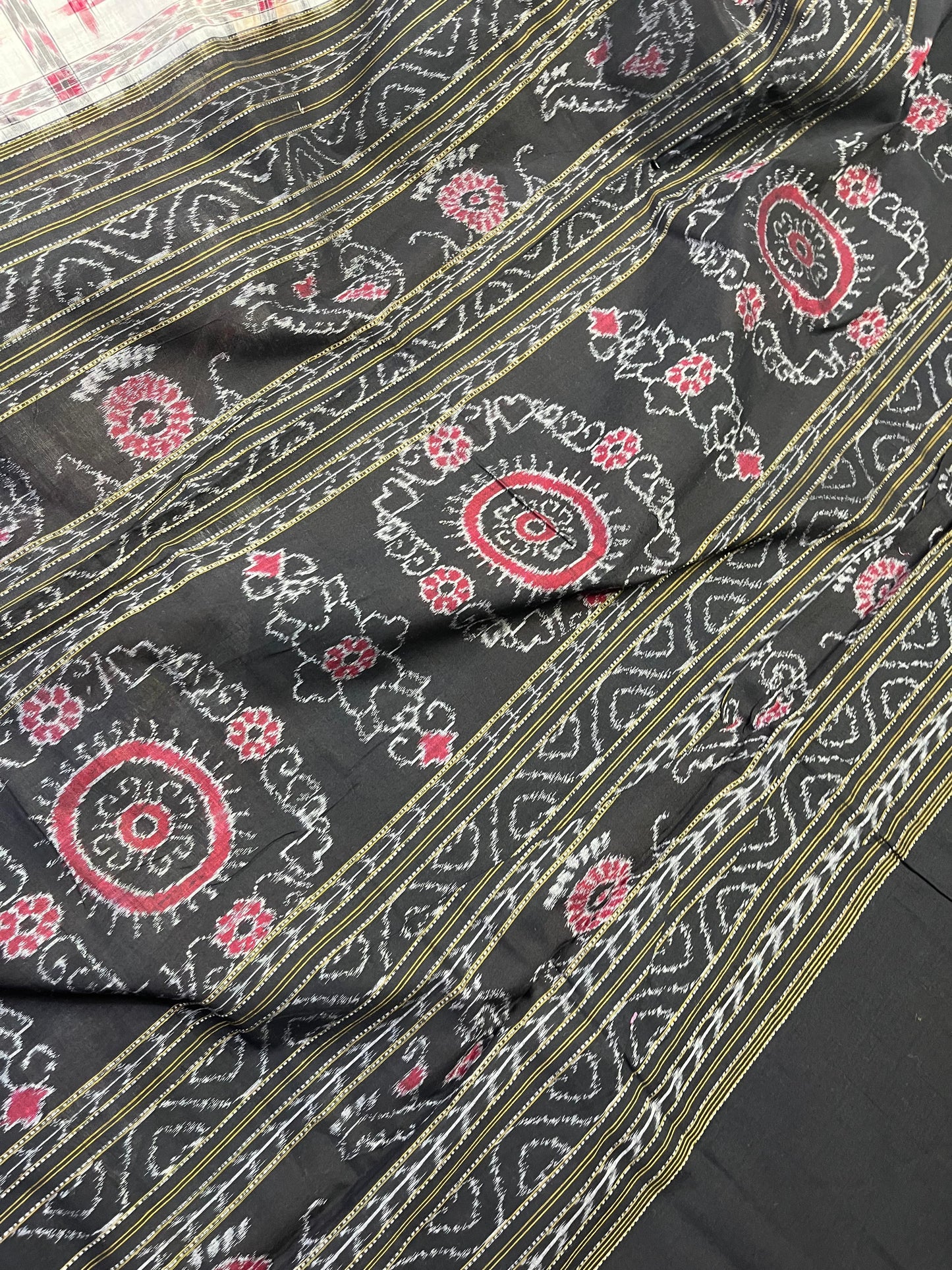 WHITE PURE HANDLOOM COTTON IKKAT SAREE