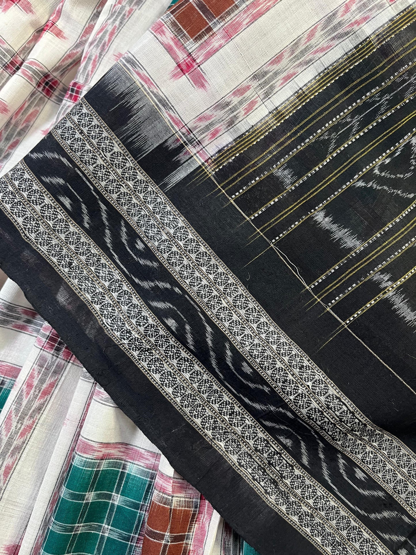 WHITE PURE HANDLOOM COTTON IKKAT SAREE