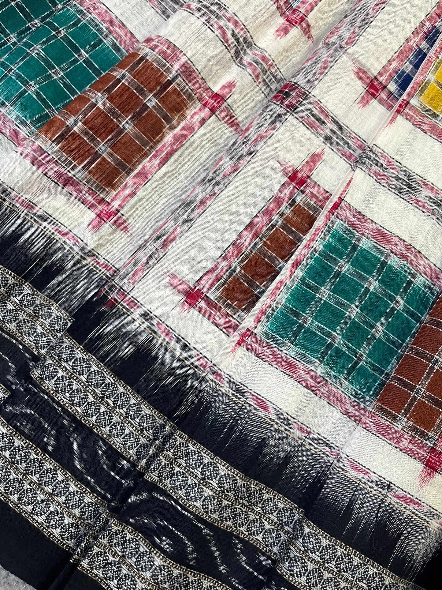 WHITE PURE HANDLOOM COTTON IKKAT SAREE