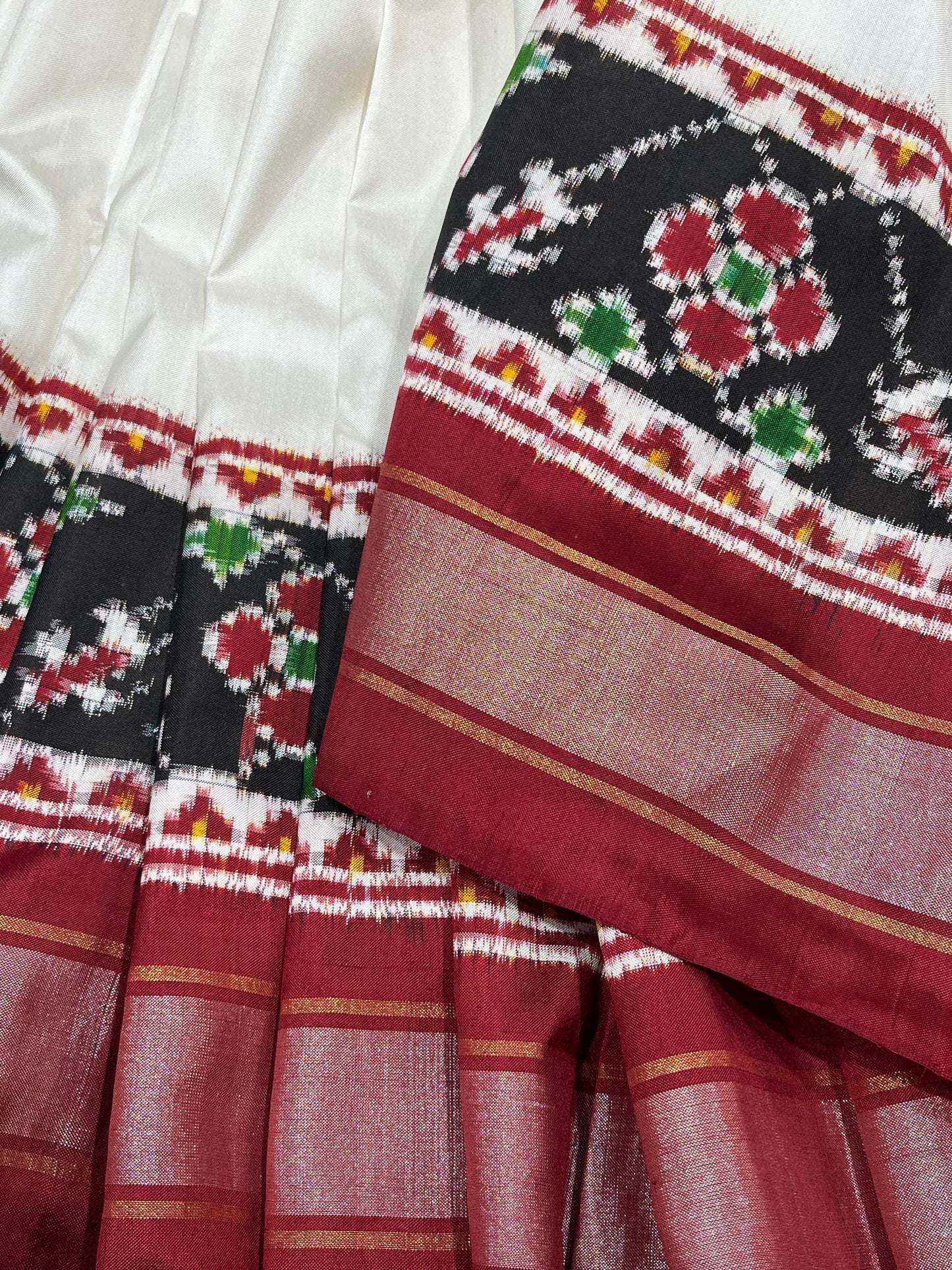 WHIRTE SINGLE IKKAT PURE HANDLOOM IKKAT SAREE