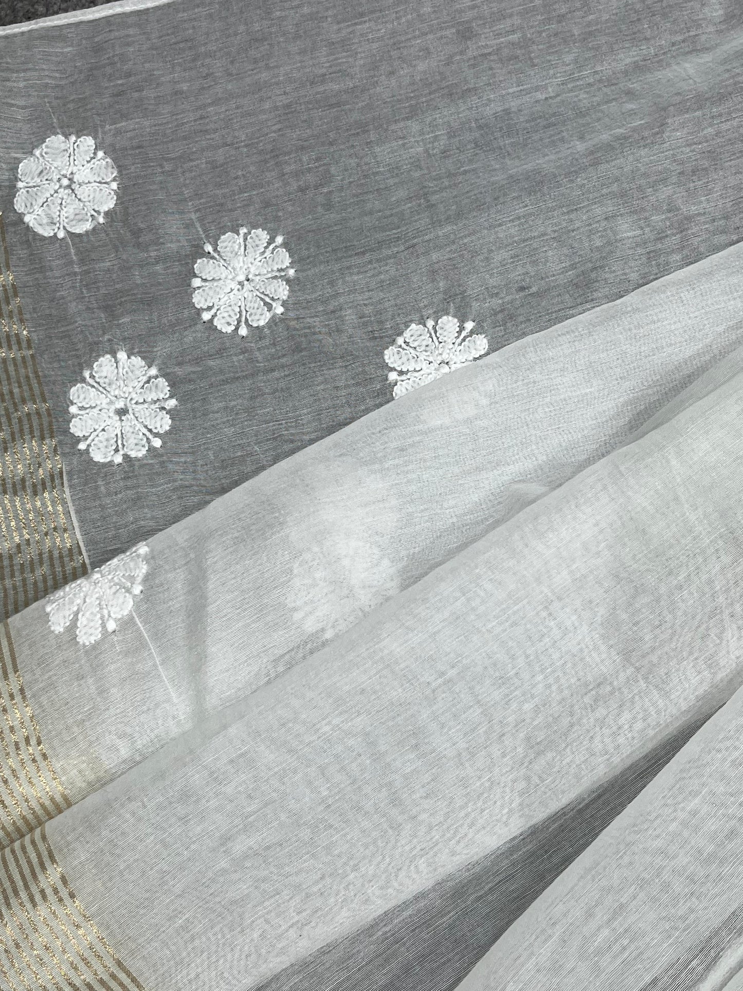 WHITE DYEABLE PURE HANDLOOM  LUCKNOWI EMBROIDERY SAREE