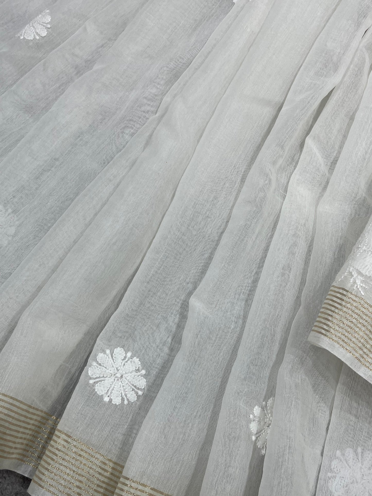 WHITE DYEABLE PURE HANDLOOM  LUCKNOWI EMBROIDERY SAREE
