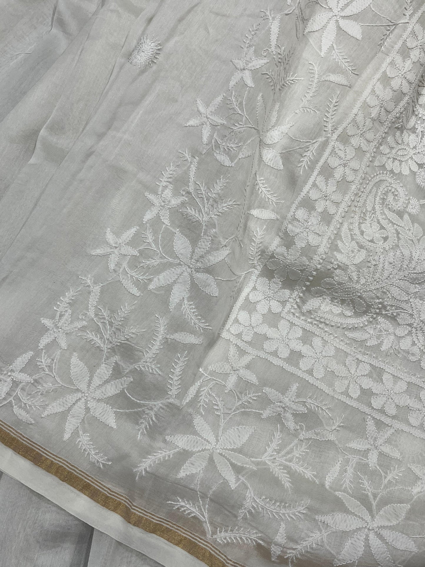 WHITE DYEABLE PURE HANDLOOM  LUCKNOWI EMBROIDERY SAREE