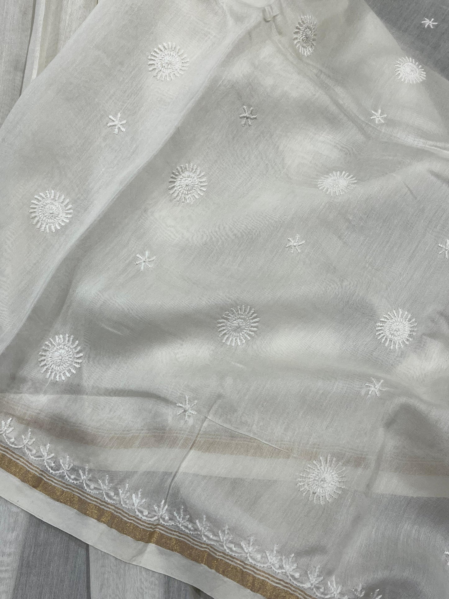 WHITE DYEABLE PURE HANDLOOM  LUCKNOWI EMBROIDERY SAREE