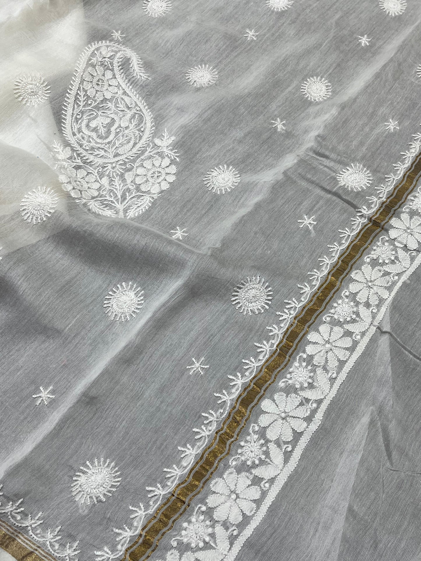 WHITE DYEABLE PURE HANDLOOM  LUCKNOWI EMBROIDERY SAREE