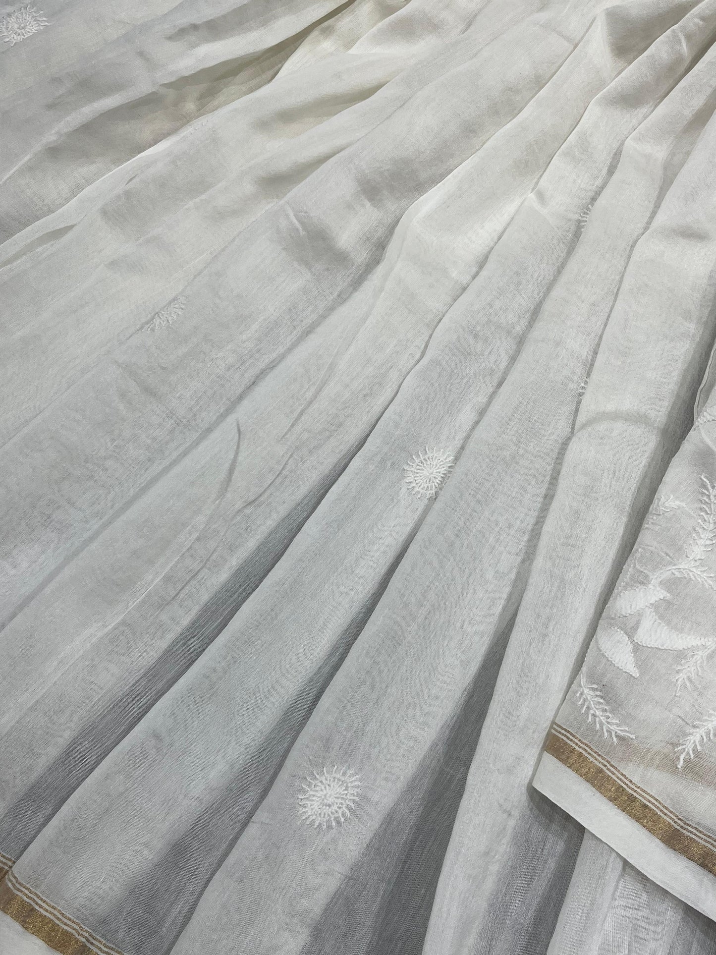 WHITE DYEABLE PURE HANDLOOM  LUCKNOWI EMBROIDERY SAREE