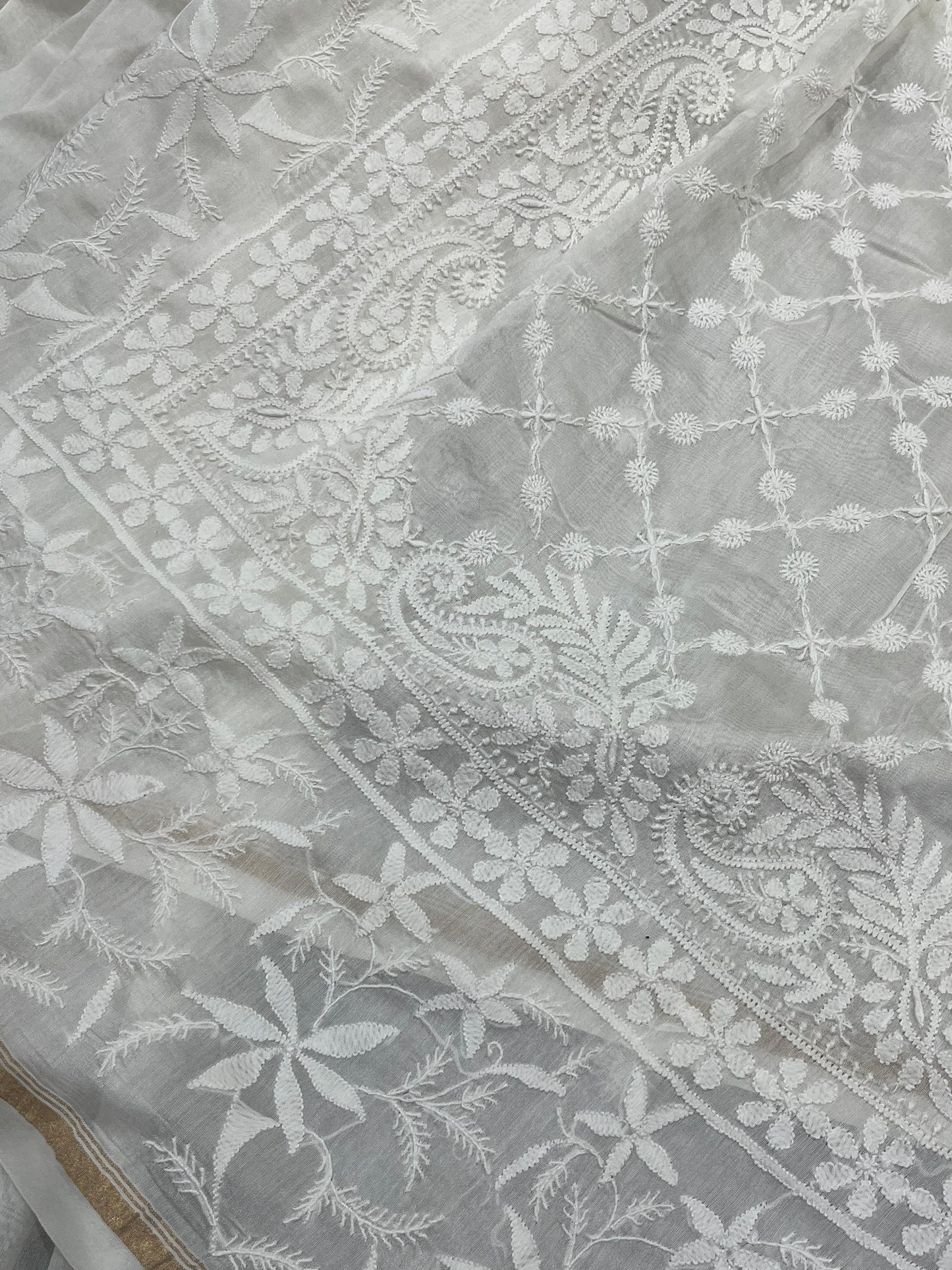 WHITE DYEABLE PURE HANDLOOM  LUCKNOWI EMBROIDERY SAREE