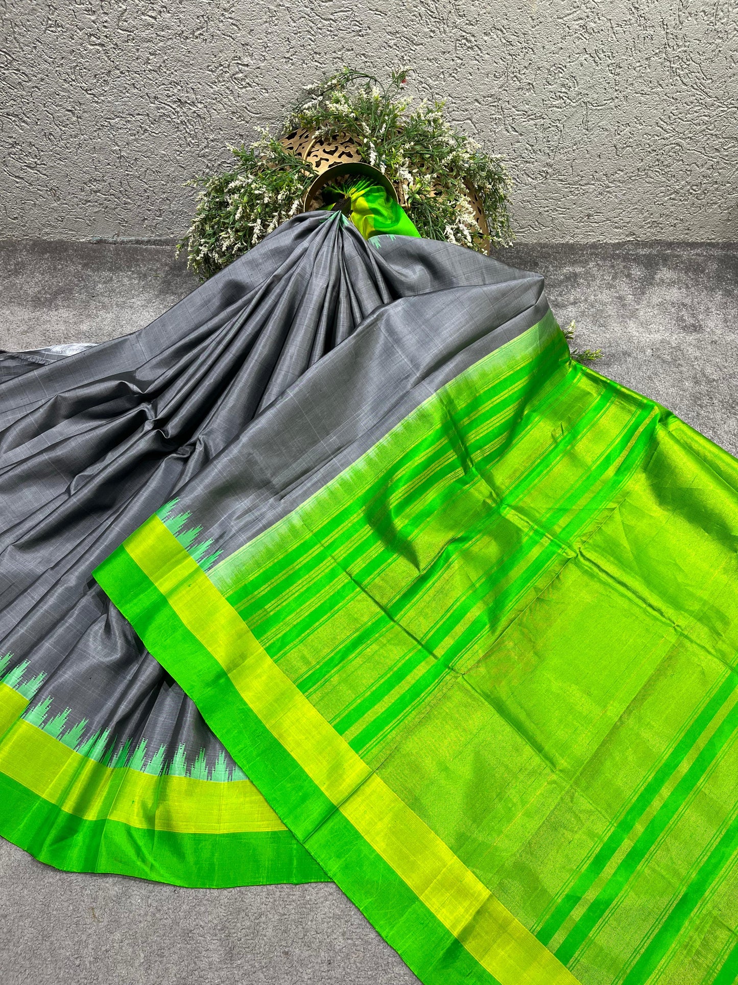 GREY SILK PURE HANDLOOM GADWAL SAREE