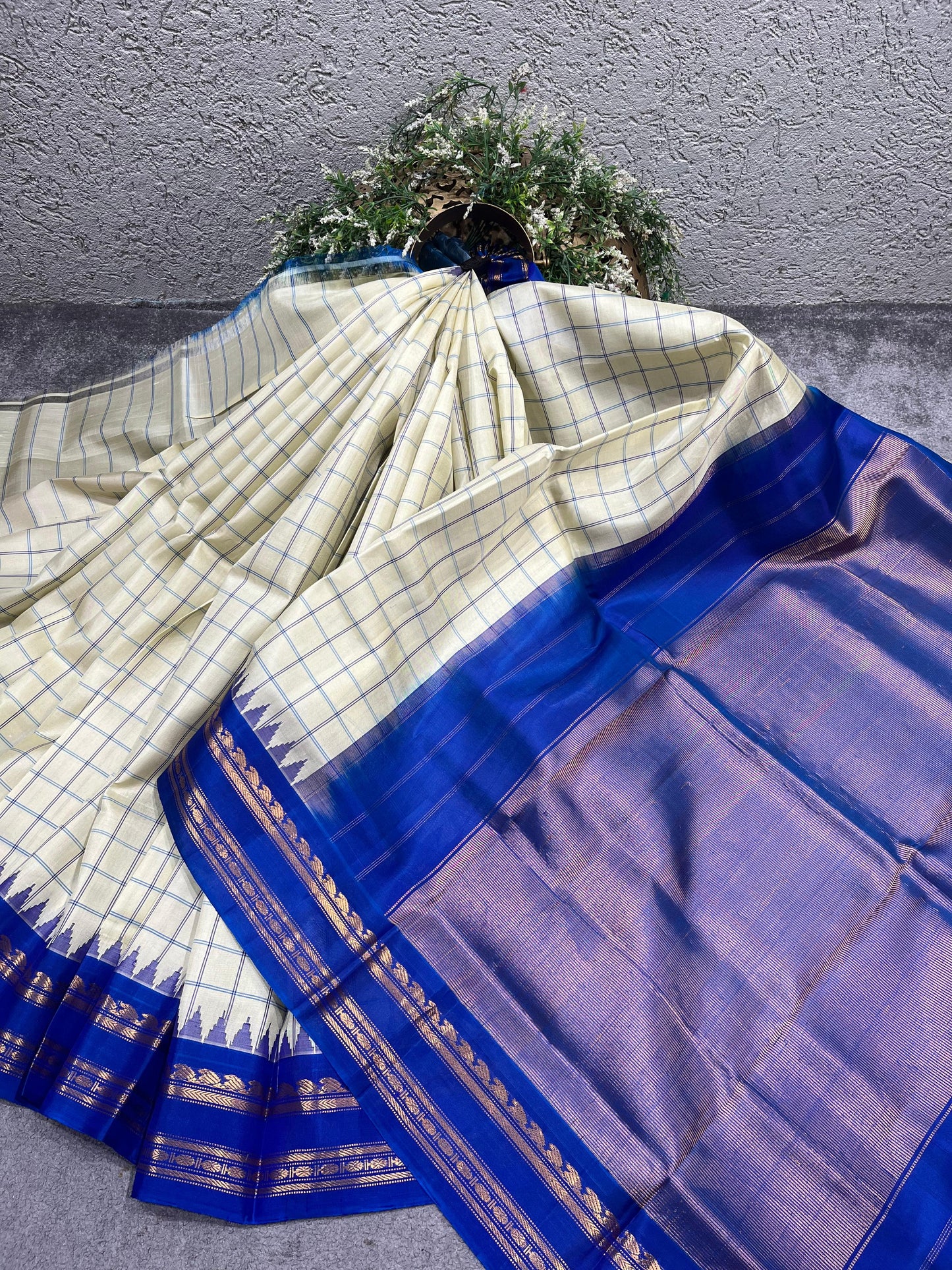 IVORY SILK PURE HANDLOOM GADWAL SAREE