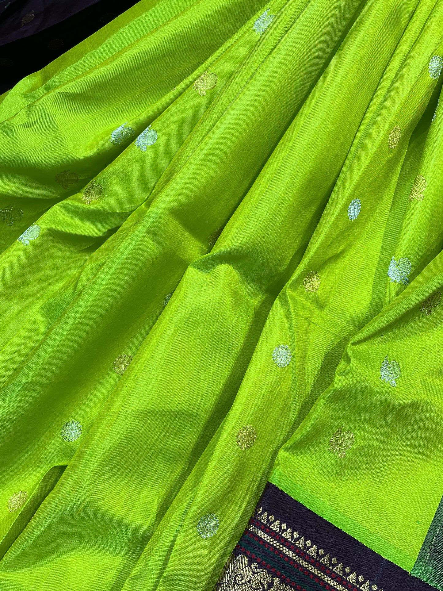 PARROT GREEN SILK PURE HANDLOOM GADWAL SAREE