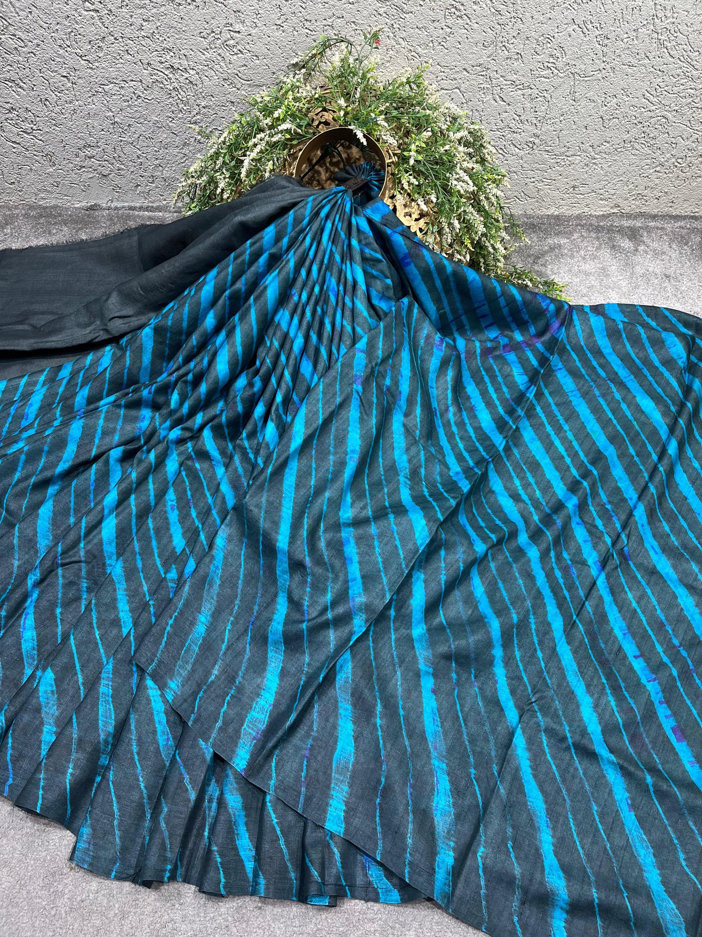 CHARCOAL BLACK TASSAR PURE HANDLOOM LEHERIYA SAREE