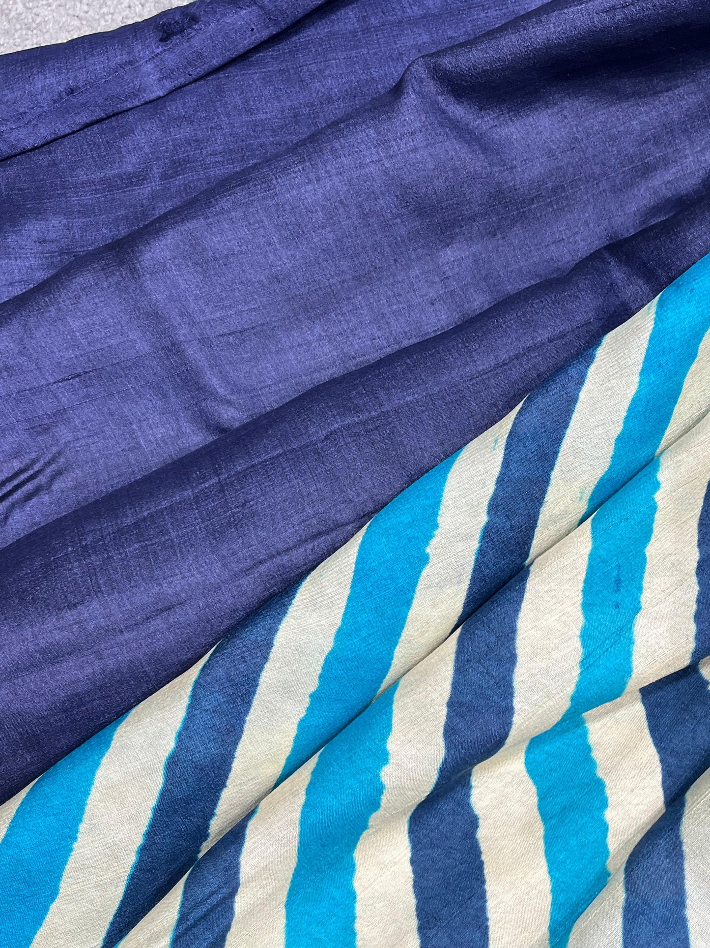 WHITE BLUE NAVY BLUE TASSAR PURE HANDLOOM LEHERIYA SAREE