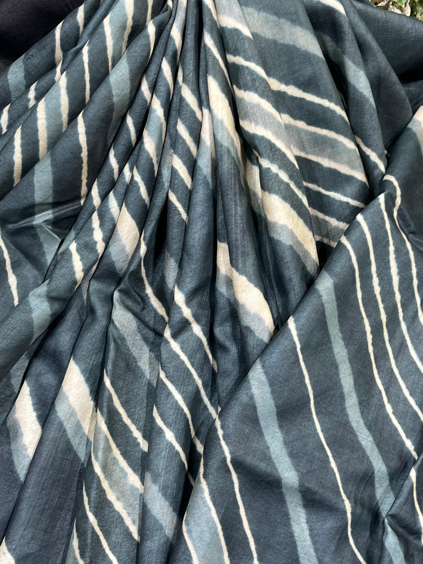 CHARCOAL GREY TASSAR PURE HANDLOOM LEHERIYA SAREE