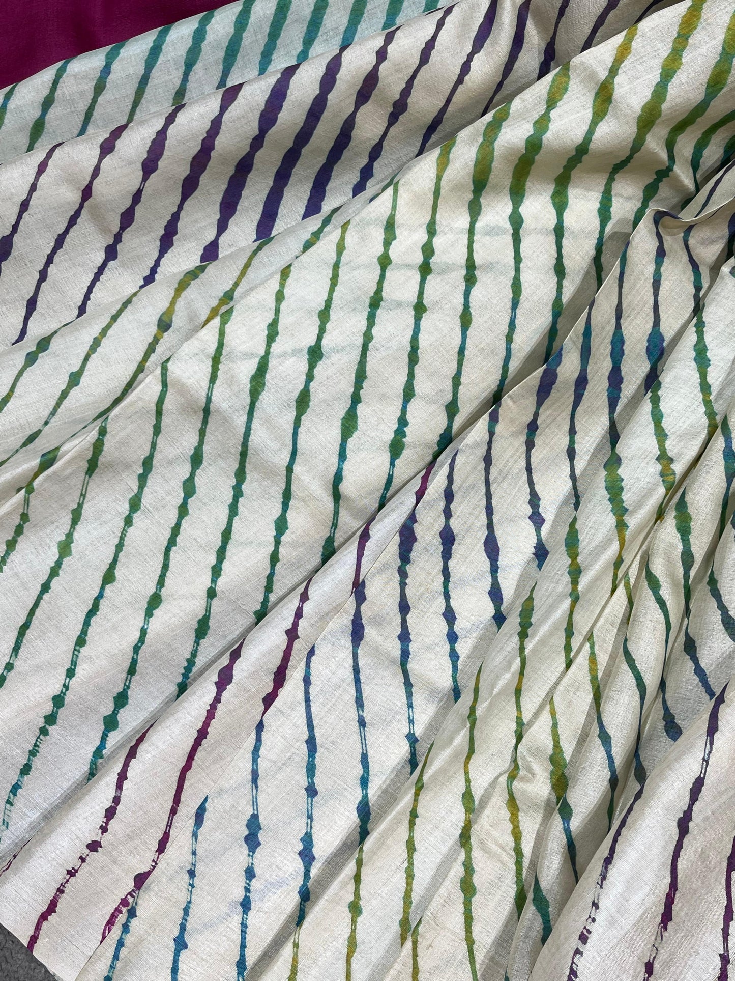 OFF WHITE TASSAR PURE HANDLOOM LEHERIYA SAREE