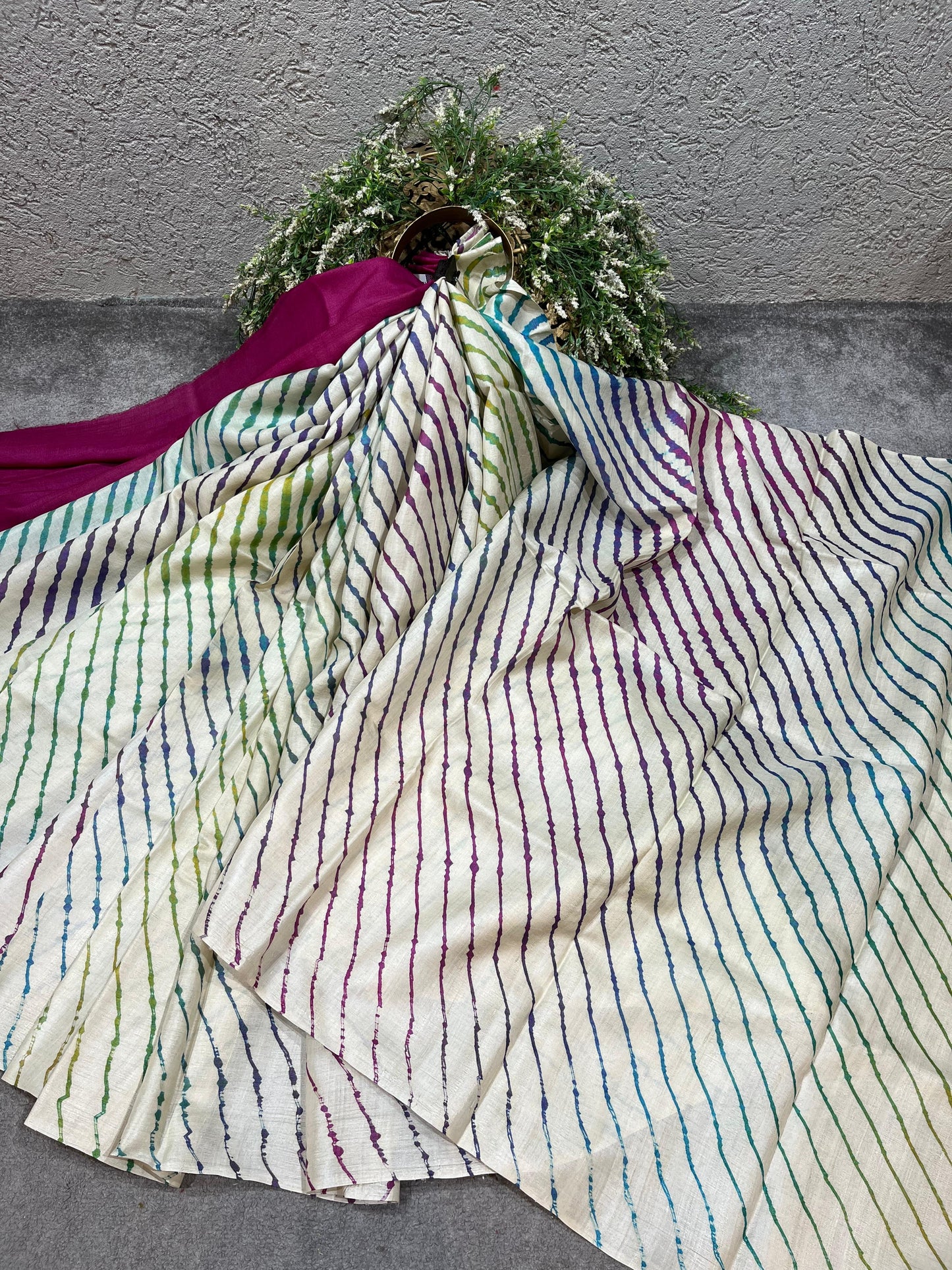 OFF WHITE TASSAR PURE HANDLOOM LEHERIYA SAREE