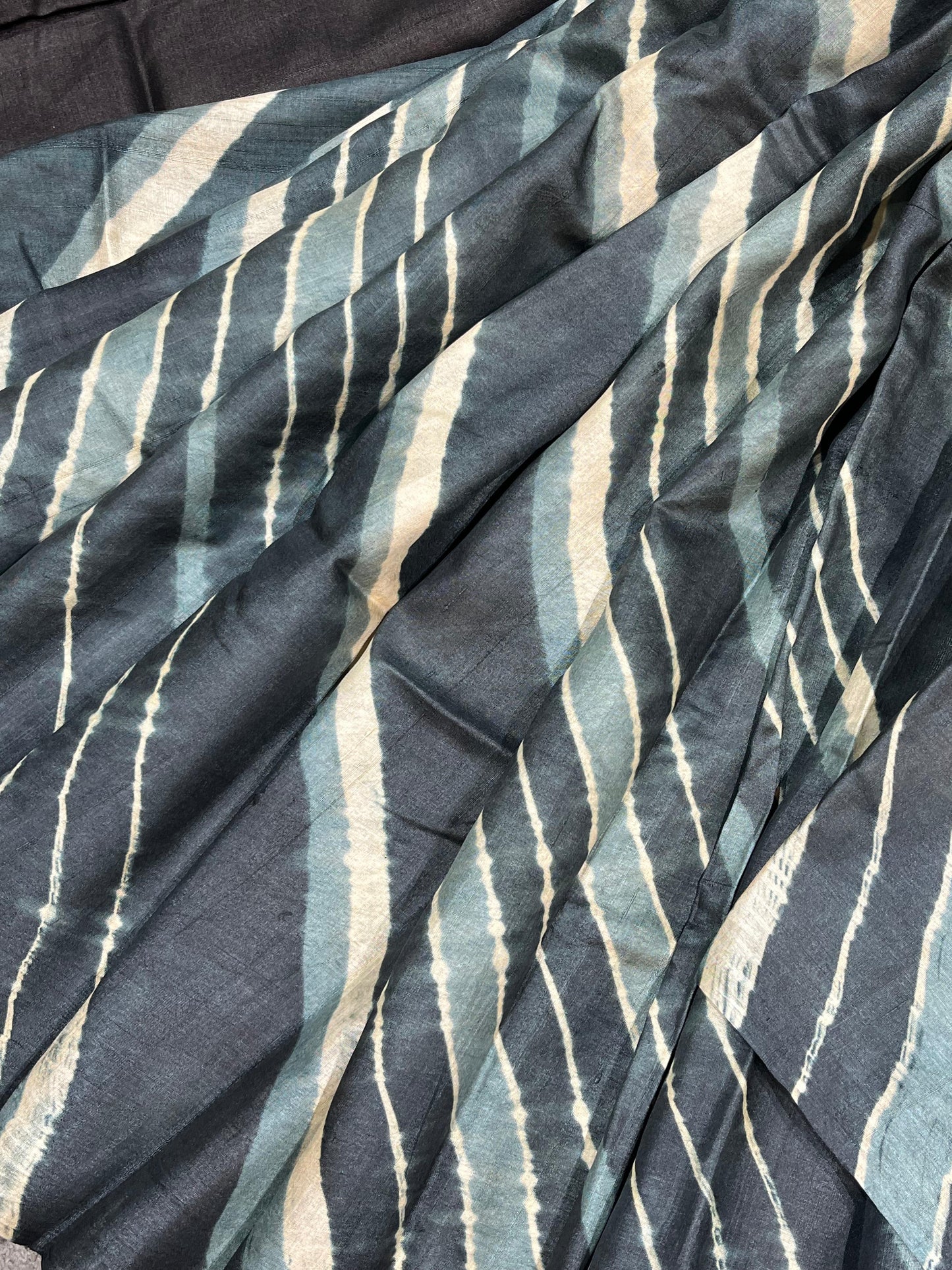 SLATE GREY TASSAR PURE HANDLOOM LEHERIYA SAREE