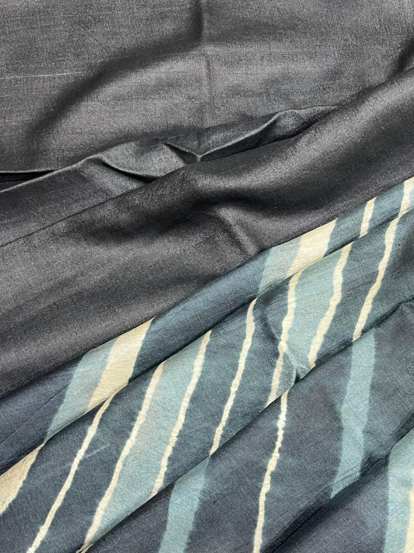 CHARCOAL GREY TASSAR PURE HANDLOOM LEHERIYA SAREE