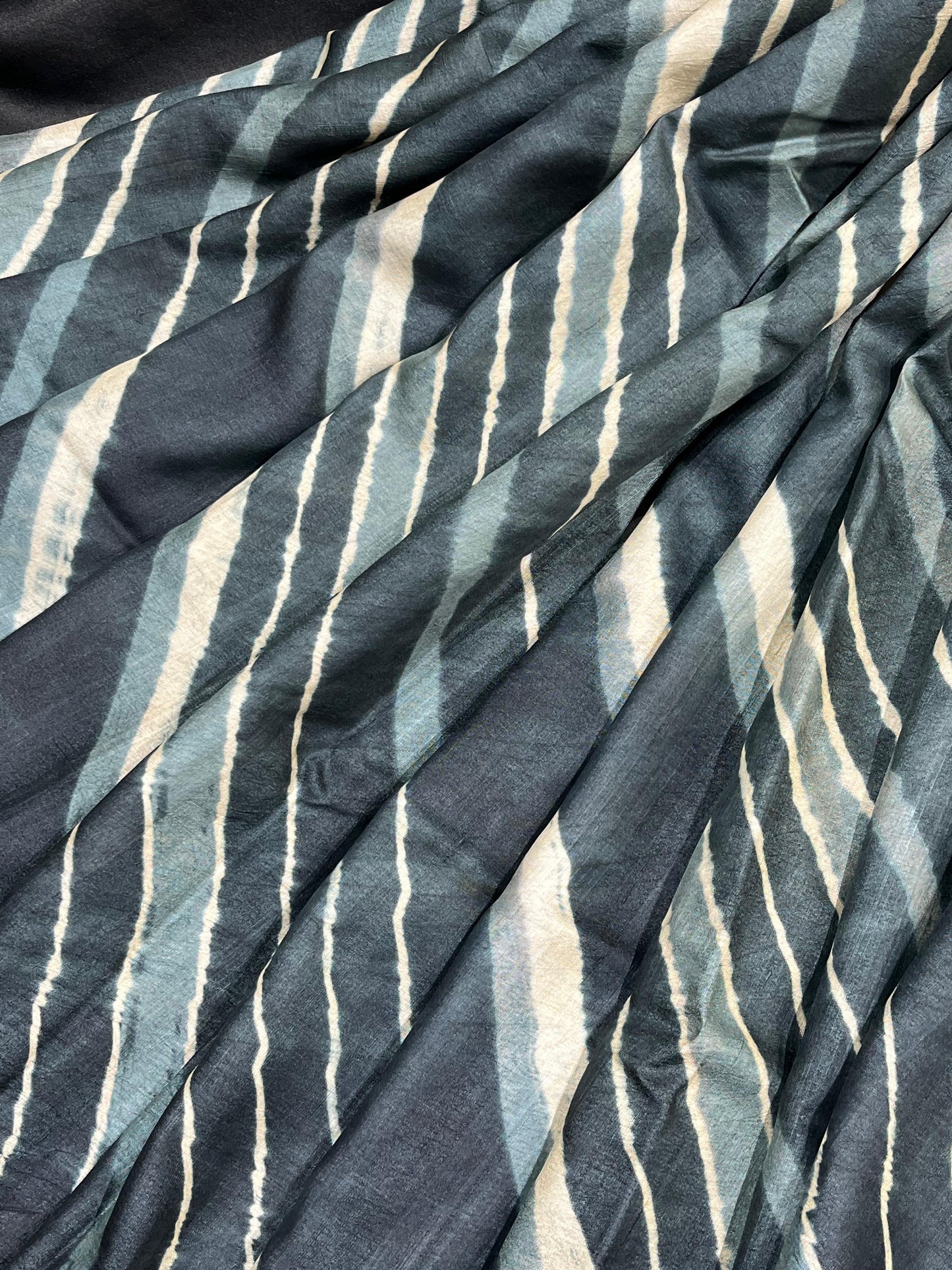 CHARCOAL GREY TASSAR PURE HANDLOOM LEHERIYA SAREE