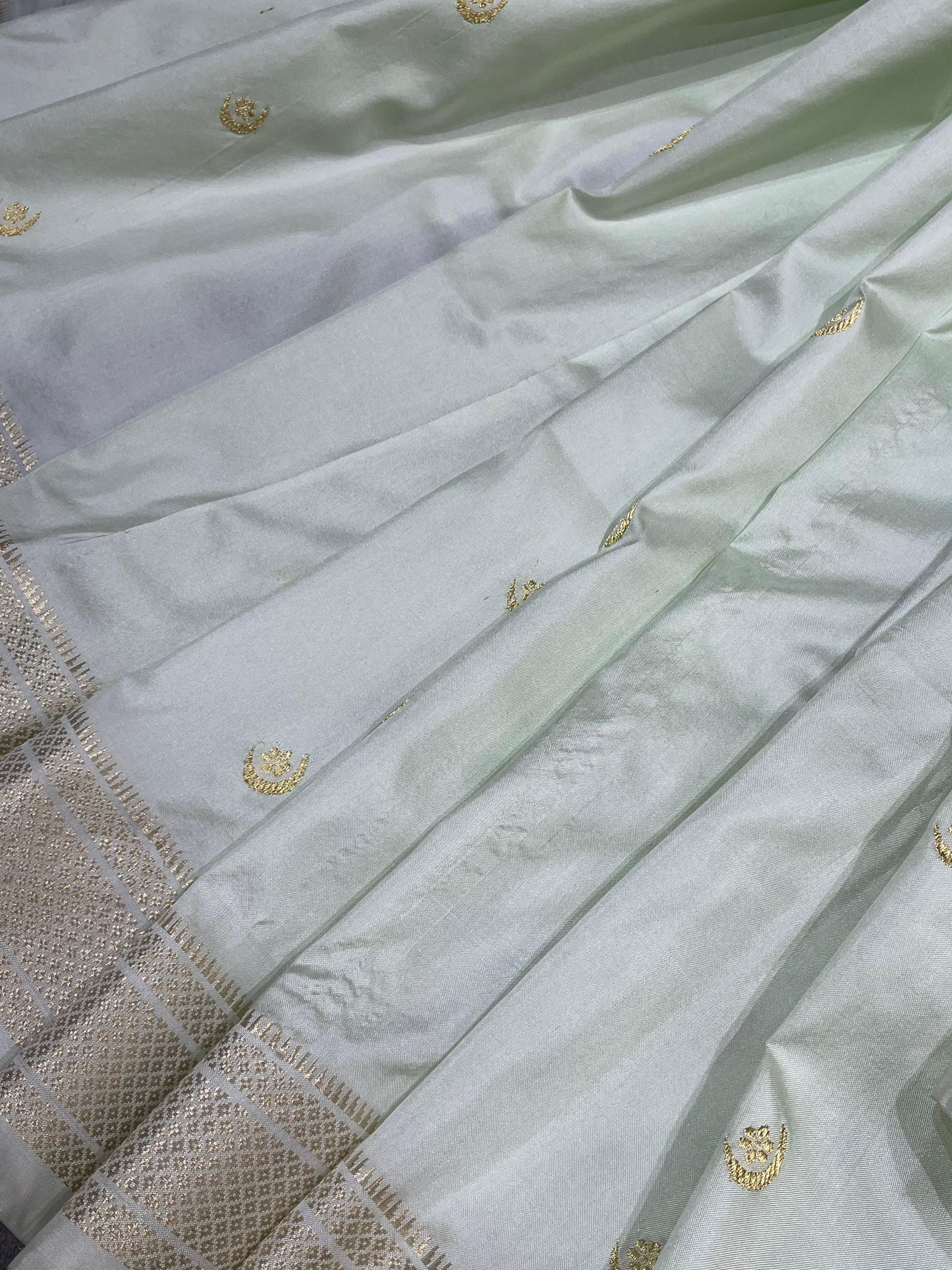 LIGHT PISTA GREEN SILK PURE HANDLOOM PAITHANI SAREE