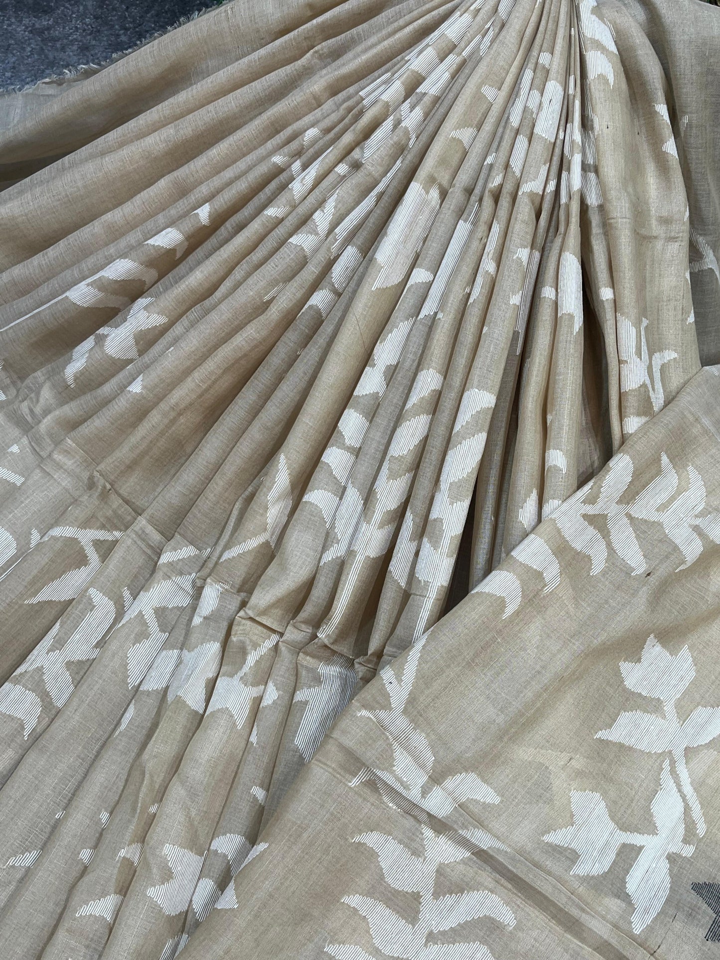 IVORY BEIGE PURE HANDLOOM JAMDANI SAREE