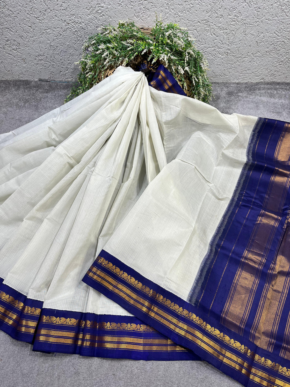 IVORY COTTON PURE HANDLOOM GADWAL SAREE