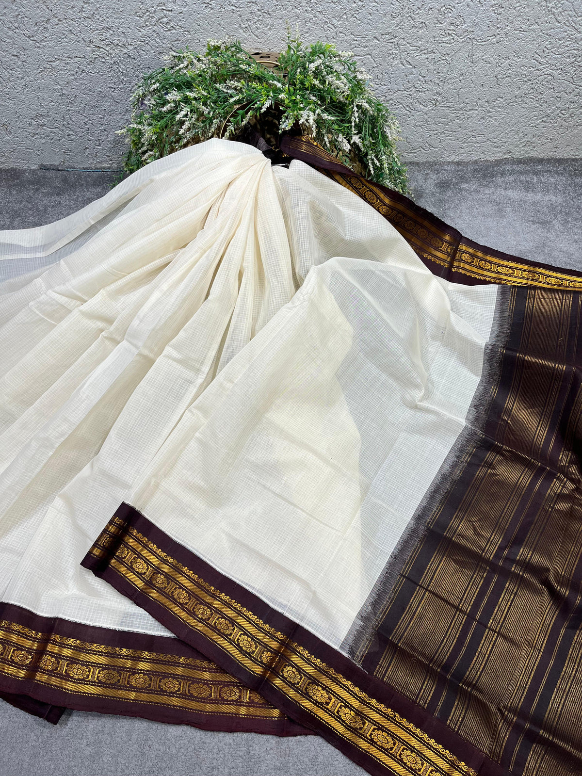 IVORY COTTON PURE HANDLOOM GADWAL SAREE