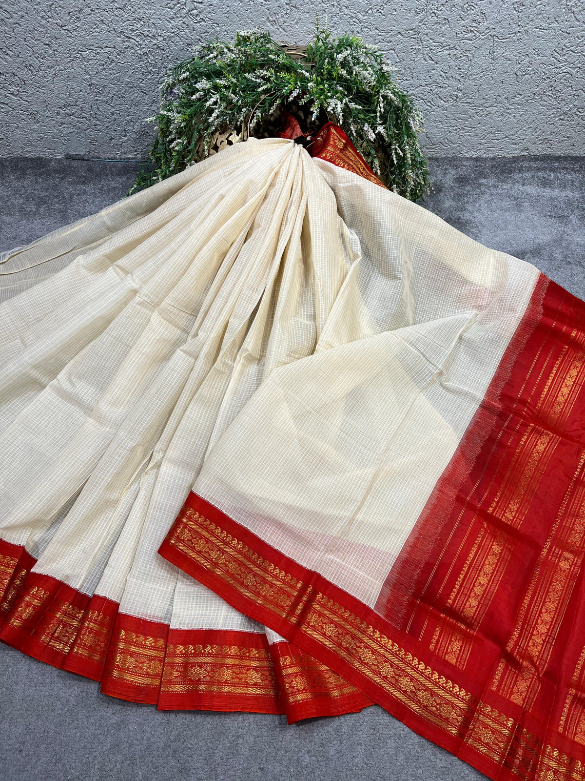 IVORY COTTON PURE HANDLOOM GADWAL SAREE