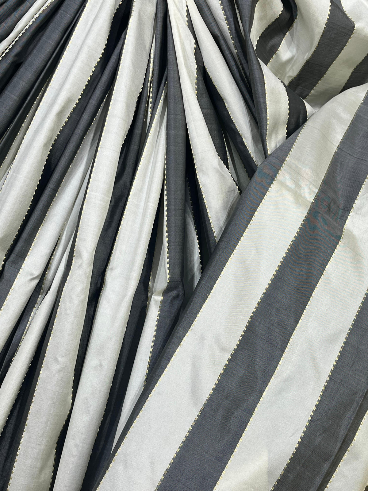 BLACK AND IVORY SILK PURE HANDLOOM PAITHANI SAREE