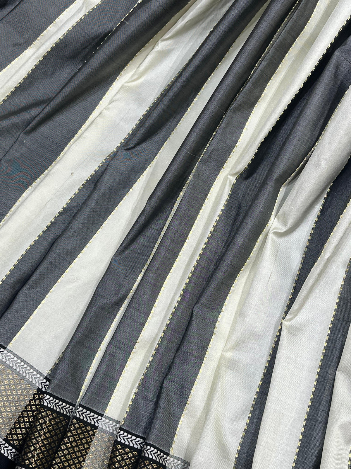 BLACK AND IVORY SILK PURE HANDLOOM PAITHANI SAREE