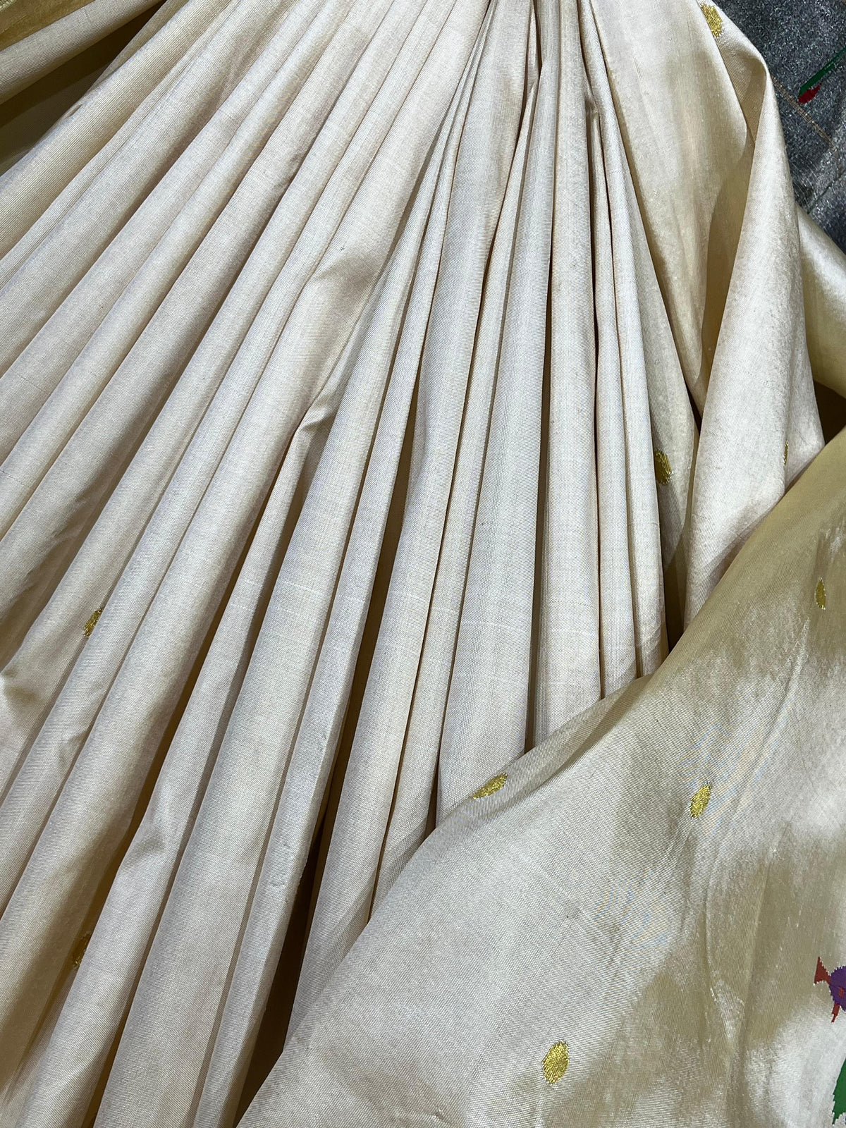 IVORY SILK PURE HANDLOOM PAITHANI SAREE