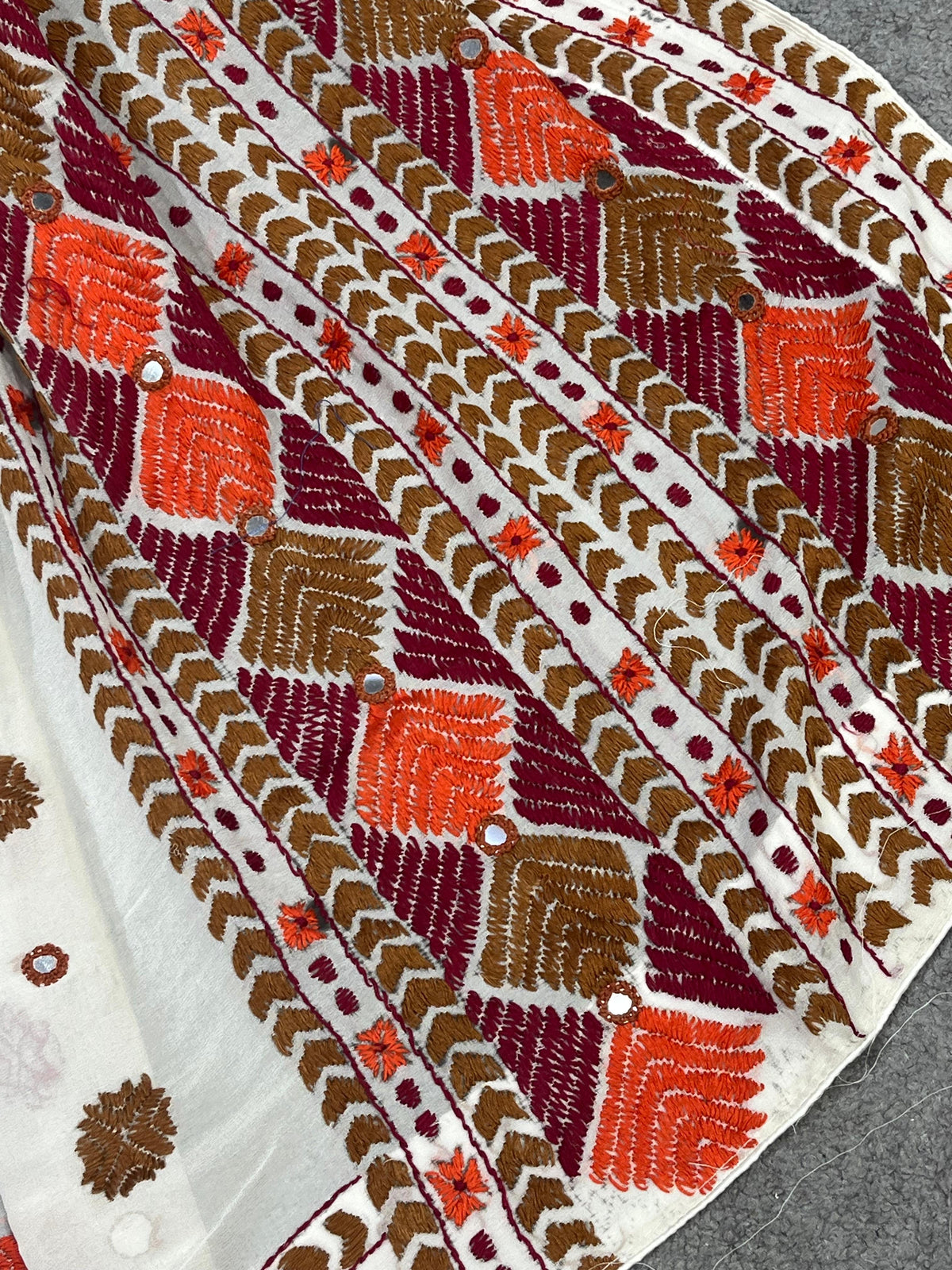 IVORY GEORGETTE PURE HANDLOOM PHULKARI DUPATTA