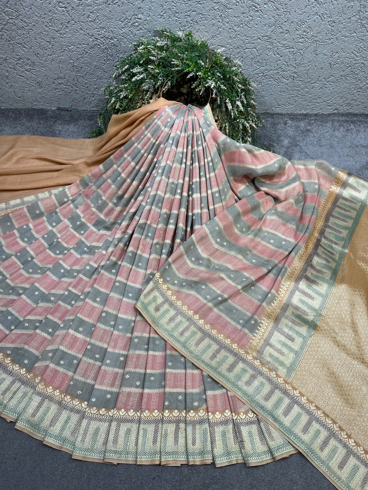 GREY DUSTY ROSE PINK TASSAR GEOREGTTE PURE HANDLOOM BANARASI SAREE