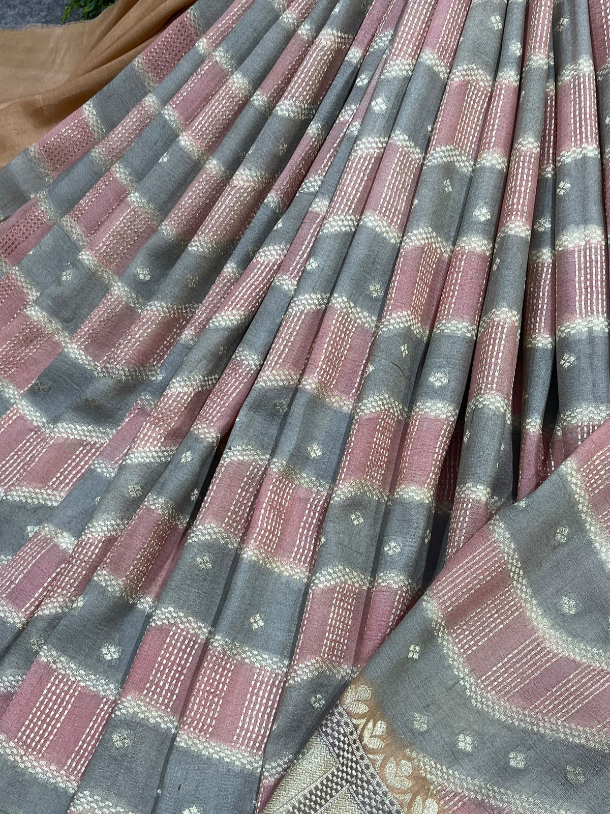 GREY DUSTY ROSE PINK TASSAR GEOREGTTE PURE HANDLOOM BANARASI SAREE