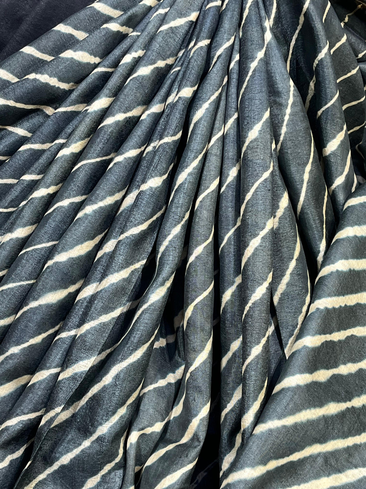 CHARCOAL GREY TASSAR PURE HANDLOOM LEHERIYA SAREE